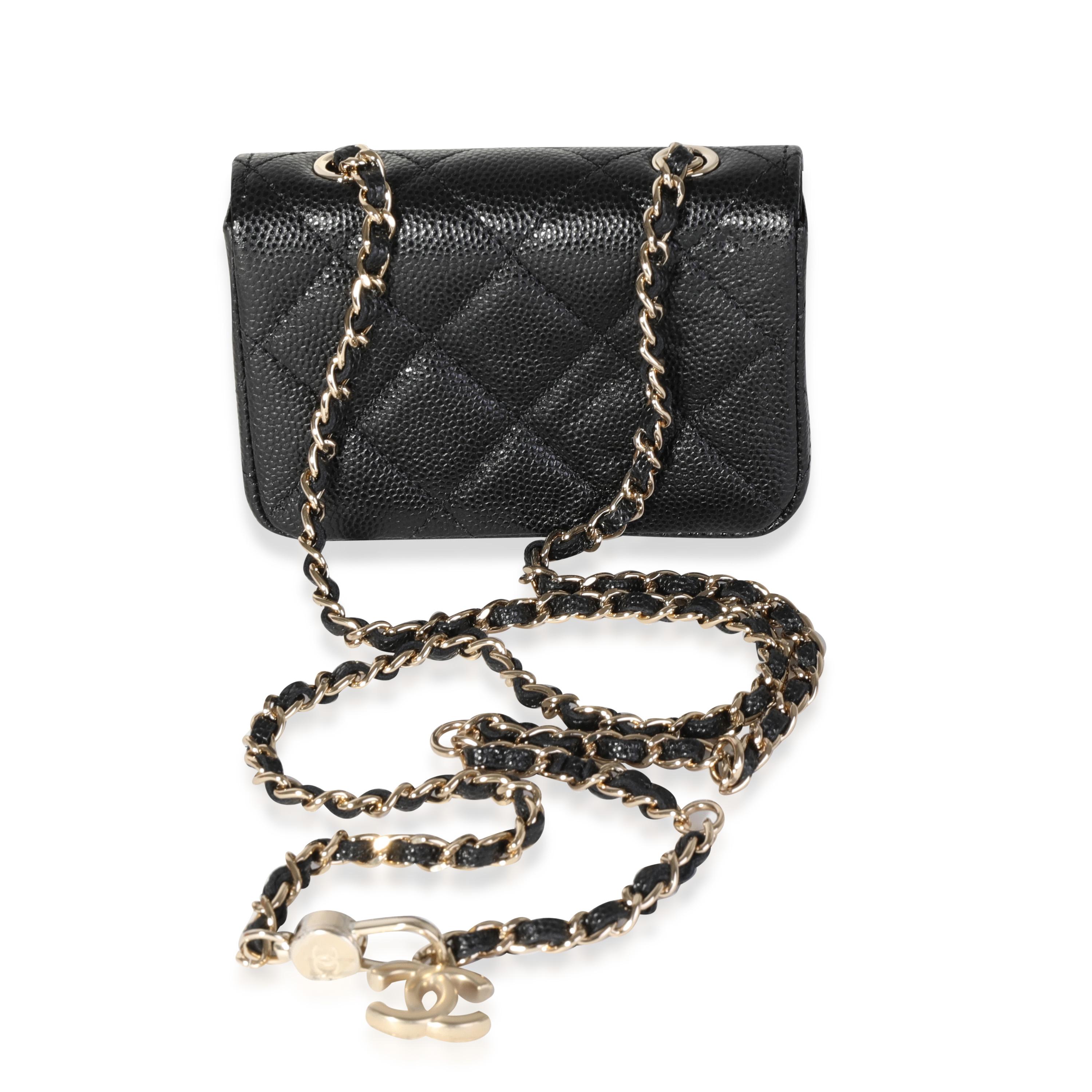 Chanel Schwarze gesteppte klassische Mini-Gürteltasche mit Kette in Kaviar im Zustand „Hervorragend“ in New York, NY
