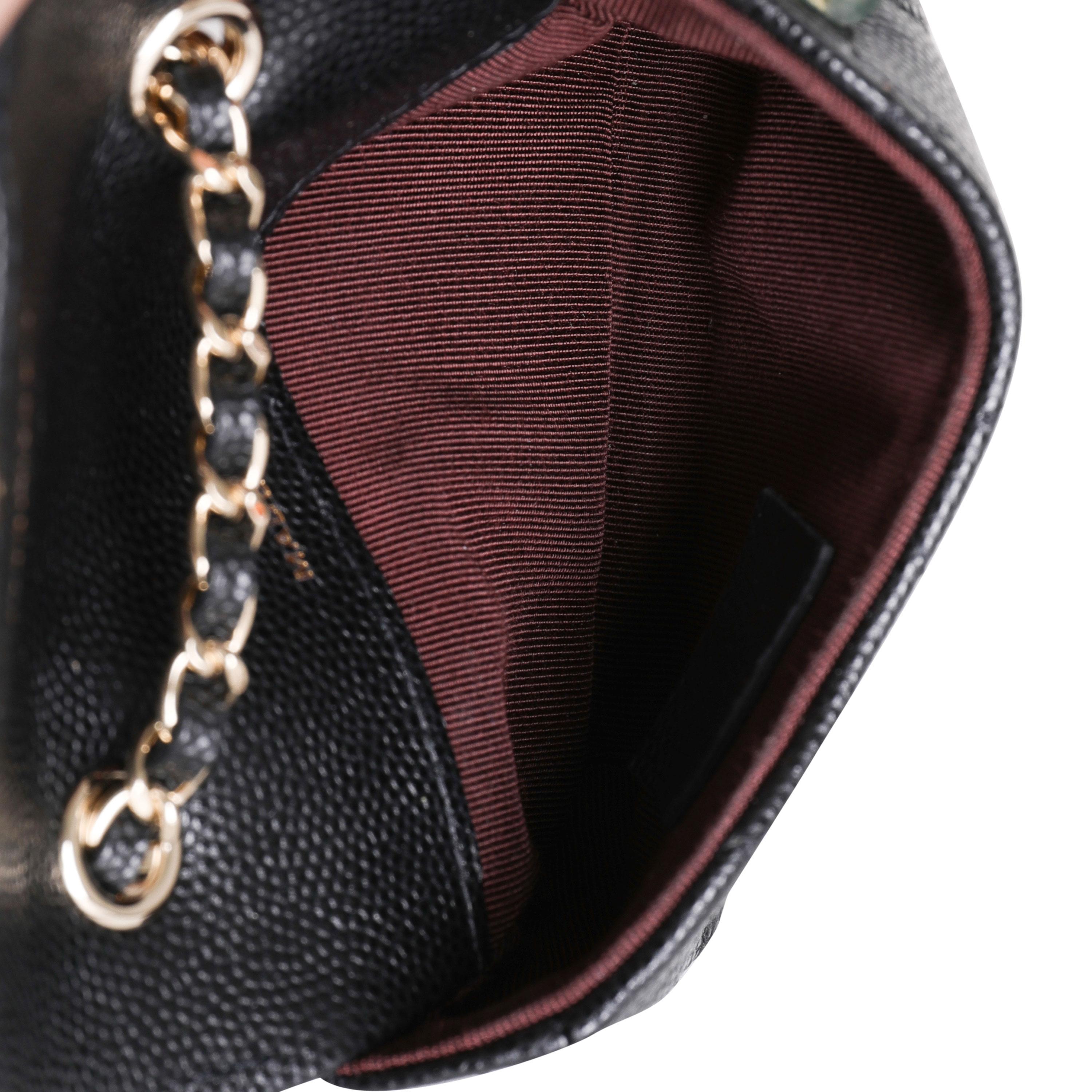 Chanel Schwarze gesteppte klassische Mini-Gürteltasche mit Kette in Kaviar 2