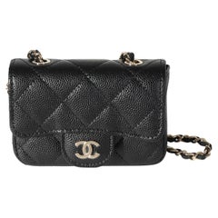 Chanel Schwarze gesteppte klassische Mini-Gürteltasche mit Kette in Kaviar