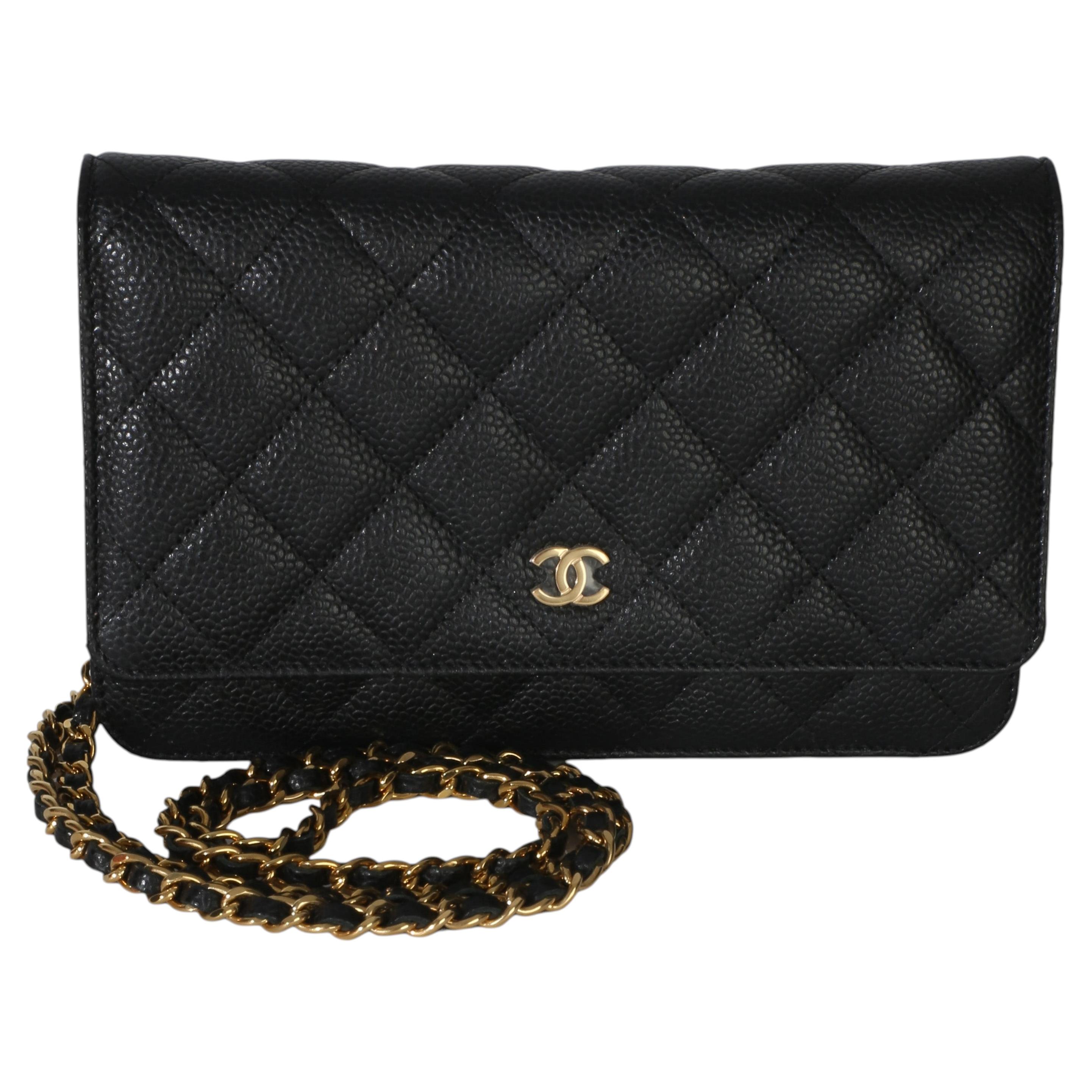 Chanel Portefeuille classique en caviar matelassé noir sur chaîne