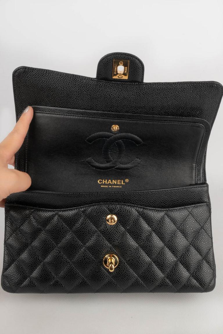 Chanel Sac Classic en cuir de veau grainé noir caviar matelassé, 2011 5