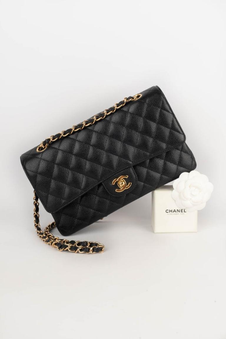 Chanel Sac Classic en cuir de veau grainé noir caviar matelassé, 2011 9