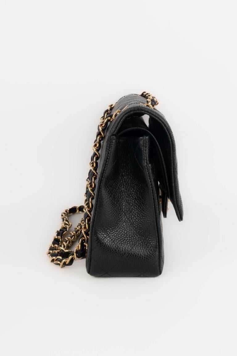 Chanel Sac Classic en cuir de veau grainé noir caviar matelassé, 2011 Excellent état à SAINT-OUEN-SUR-SEINE, FR