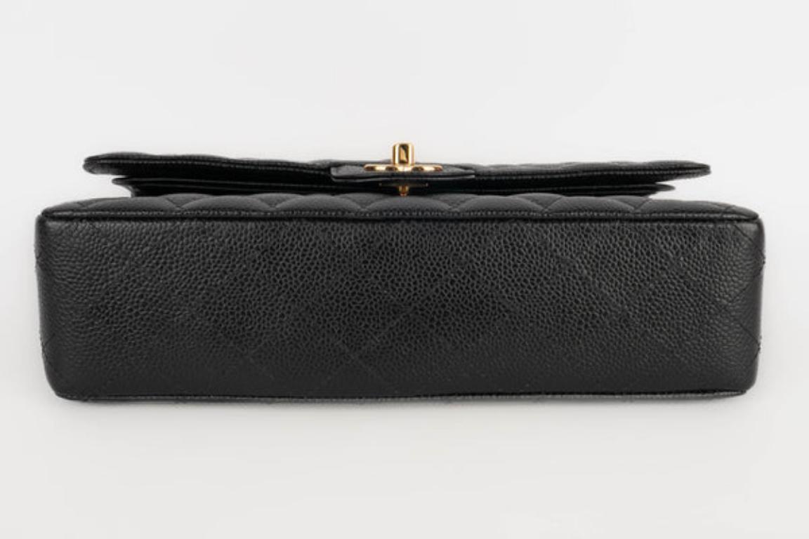 Chanel Sac Classic en cuir de veau grainé noir caviar matelassé, 2011 3