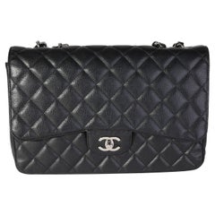Chanel - Sac à rabat simple classique Jumbo noir matelassé