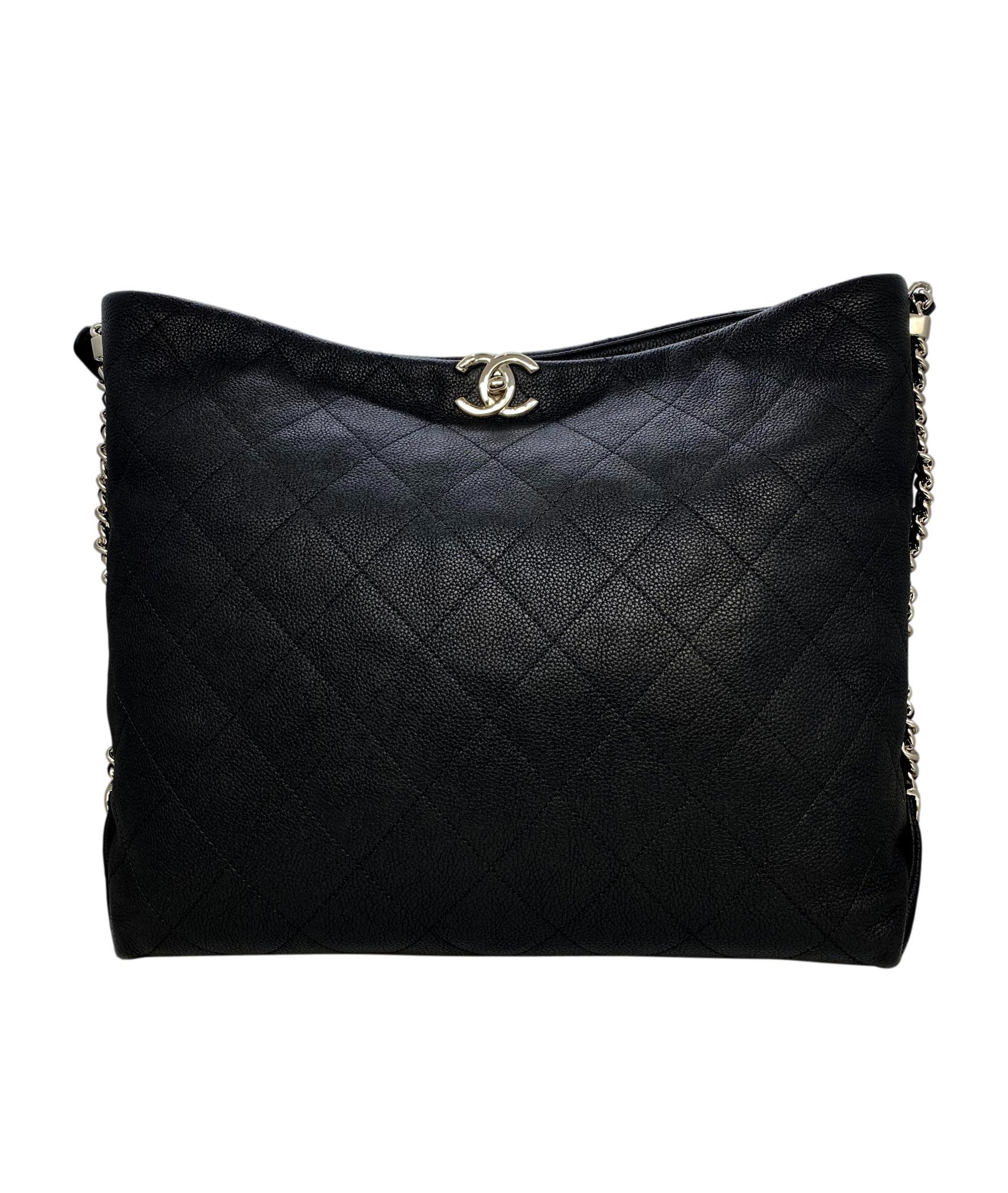 Chanel Schwarz gesteppt Kaviar Leder geflochtenen Griff Medium Hobo Bag im Zustand „Hervorragend“ in Banner Elk, NC