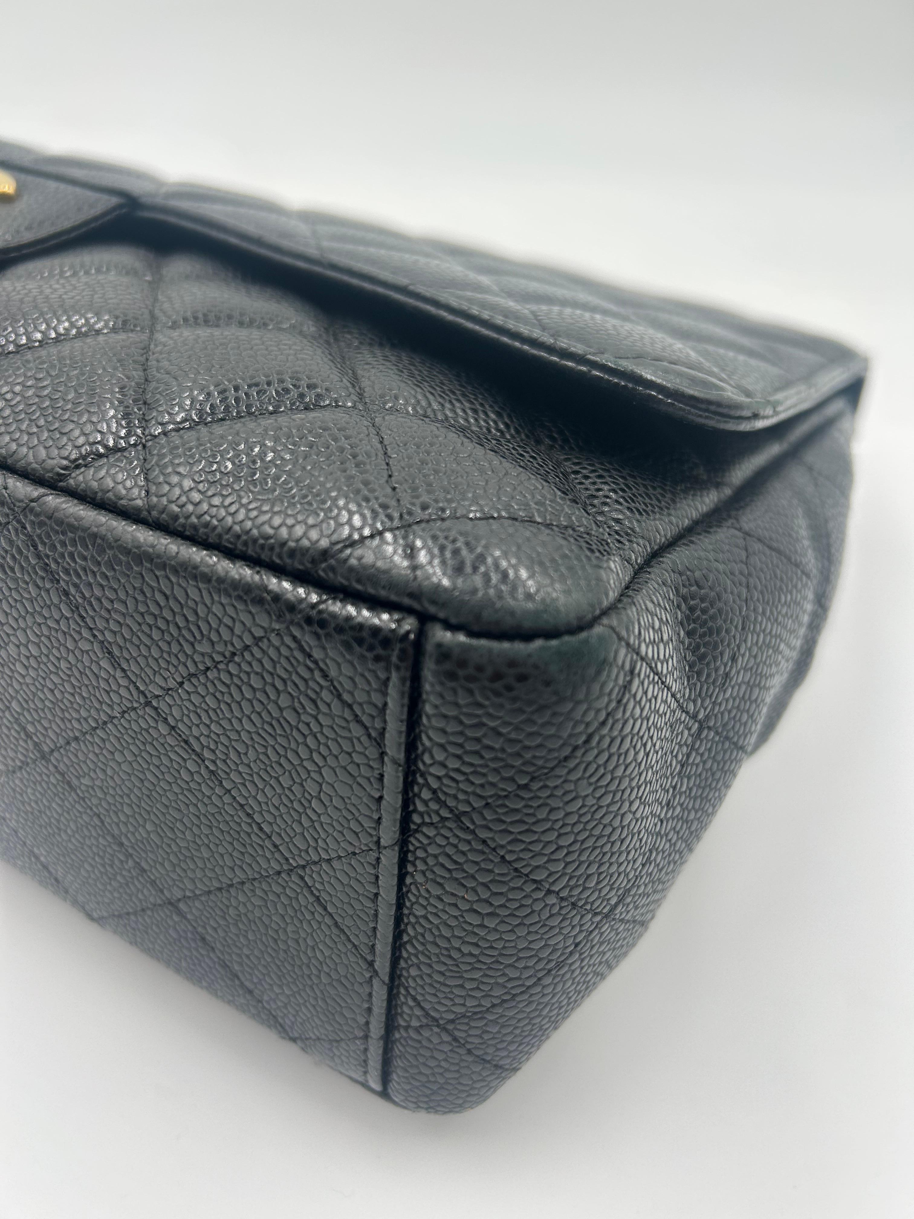 Chanel - Sac classique en cuir caviar matelassé noir 2010 en vente 5