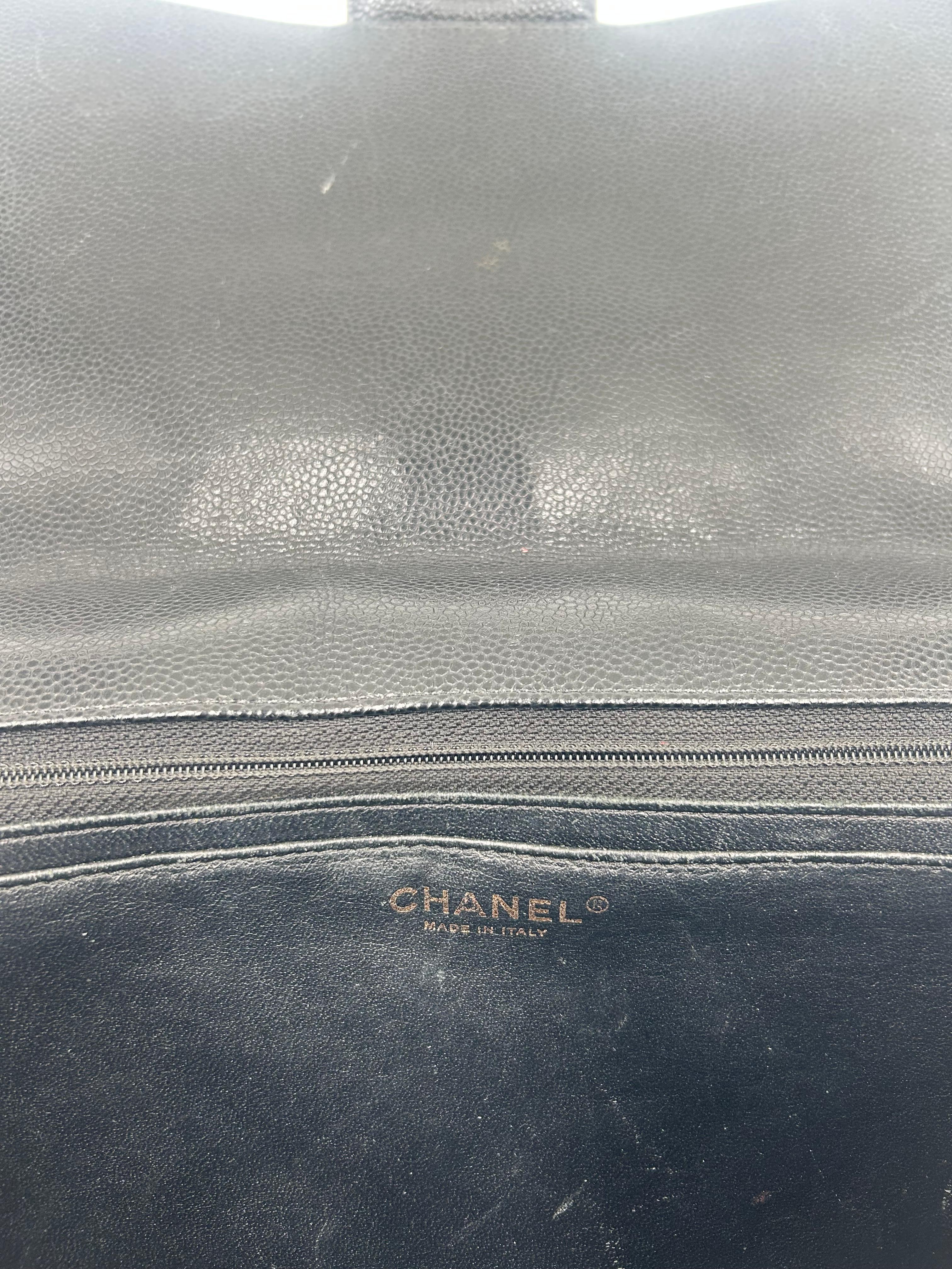 Chanel - Sac classique en cuir caviar matelassé noir 2010 en vente 8