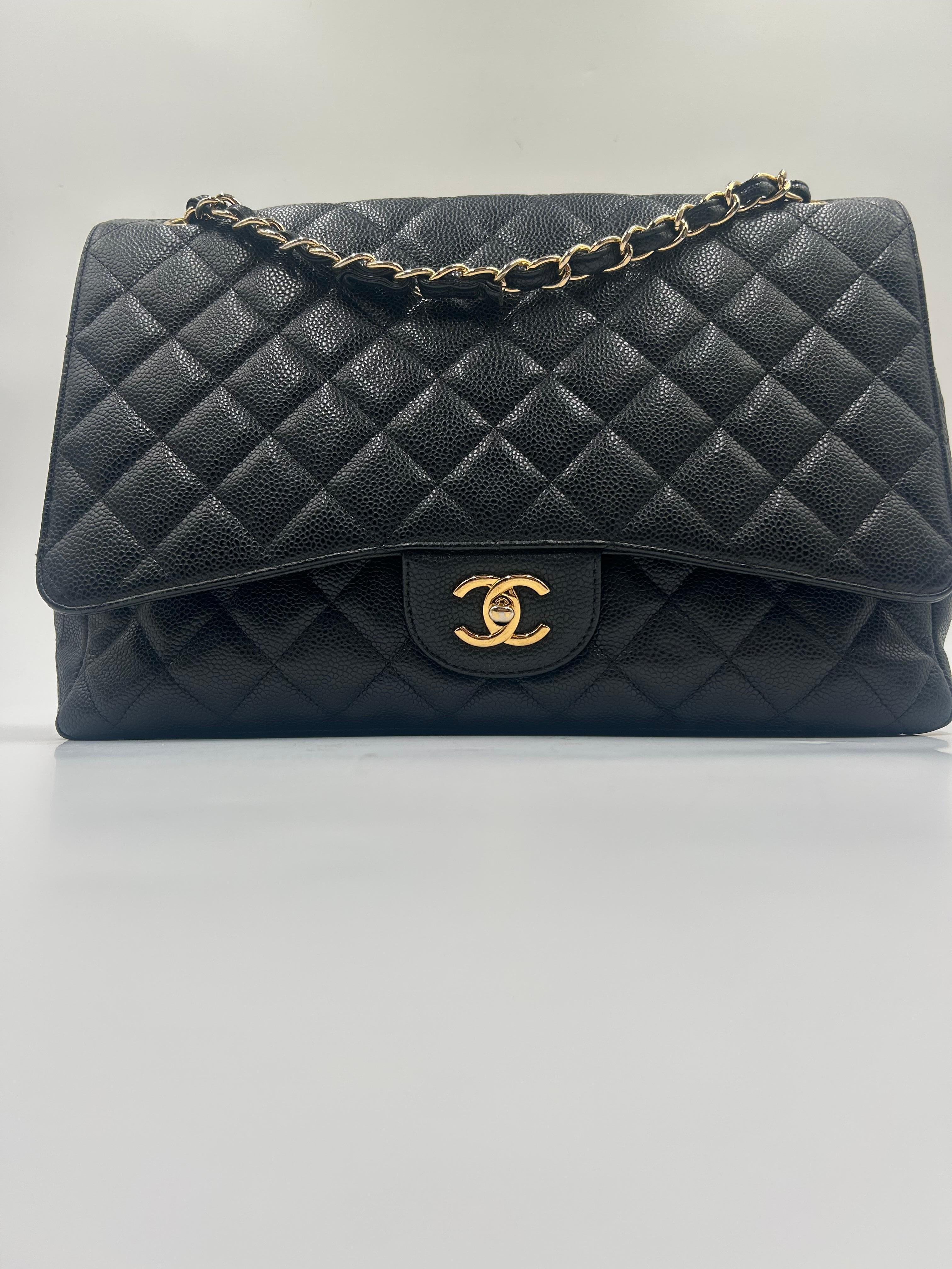 Chanel - Sac classique en cuir caviar matelassé noir 2010 Bon état - En vente à Palm Beach, FL