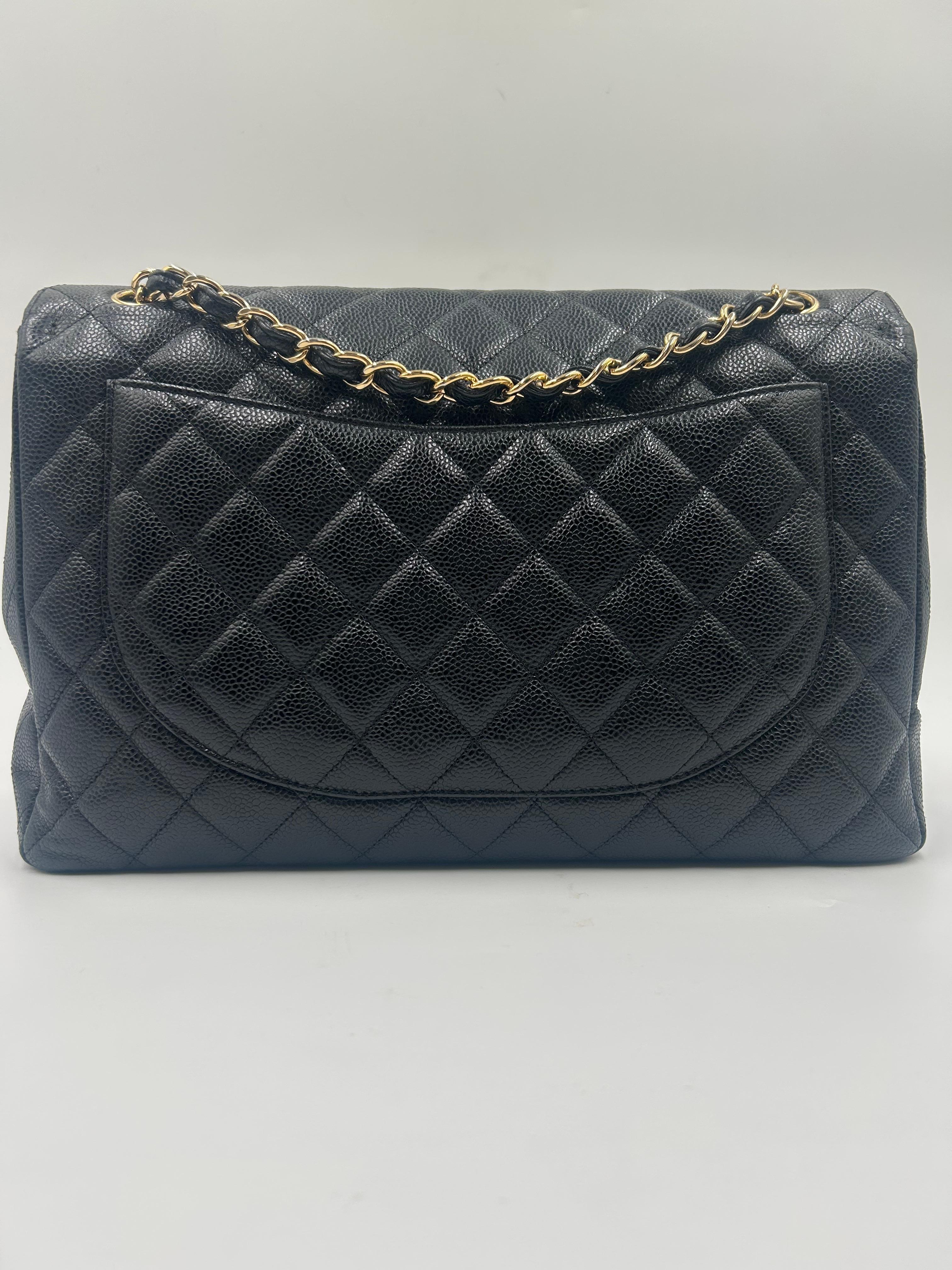 Chanel - Sac classique en cuir caviar matelassé noir 2010 en vente 2