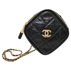 Chanel Borsa a mano nera trapuntata in pelle di caviale con diamante, circa 2020