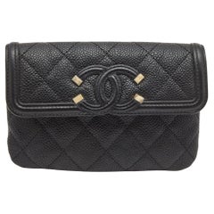 Chanel filigrane Chanel-Brieftasche aus gestepptem Kaviarleder in Schwarz