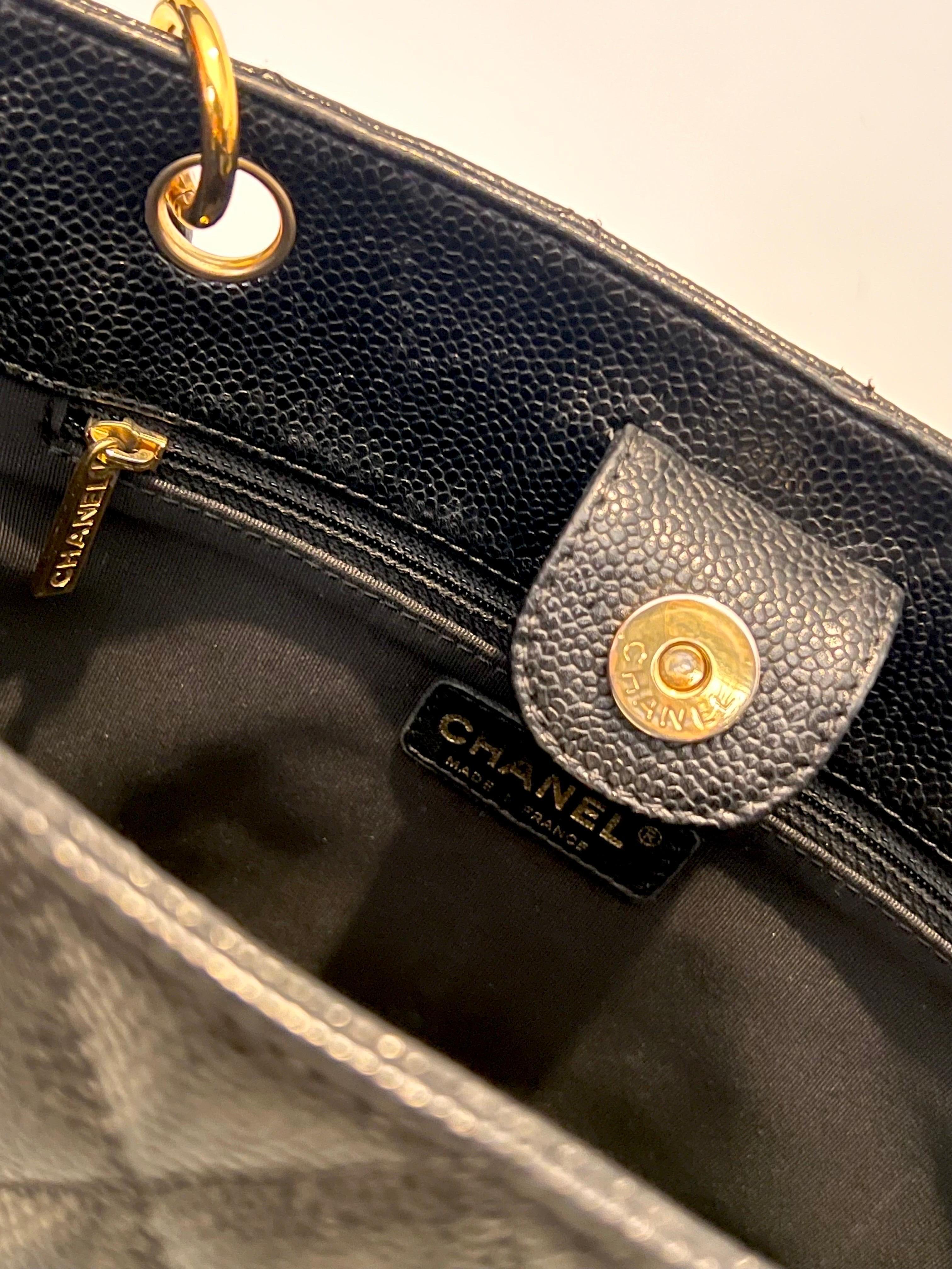 Chanel Schwarze gesteppte Kaviarleder Große Einkaufstasche 11