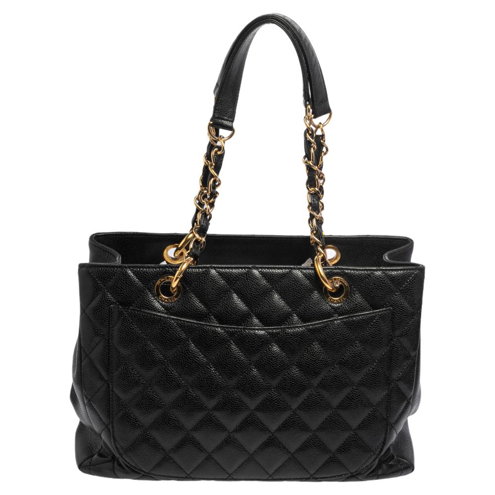 Featuring signature interweaved handles and the iconic CC logo on a quilted pattern, this Chanel Grand Shopping tote exudes just the right amount of sophistication. The bag is crafted from black Caviar leather and features an open-top, with a