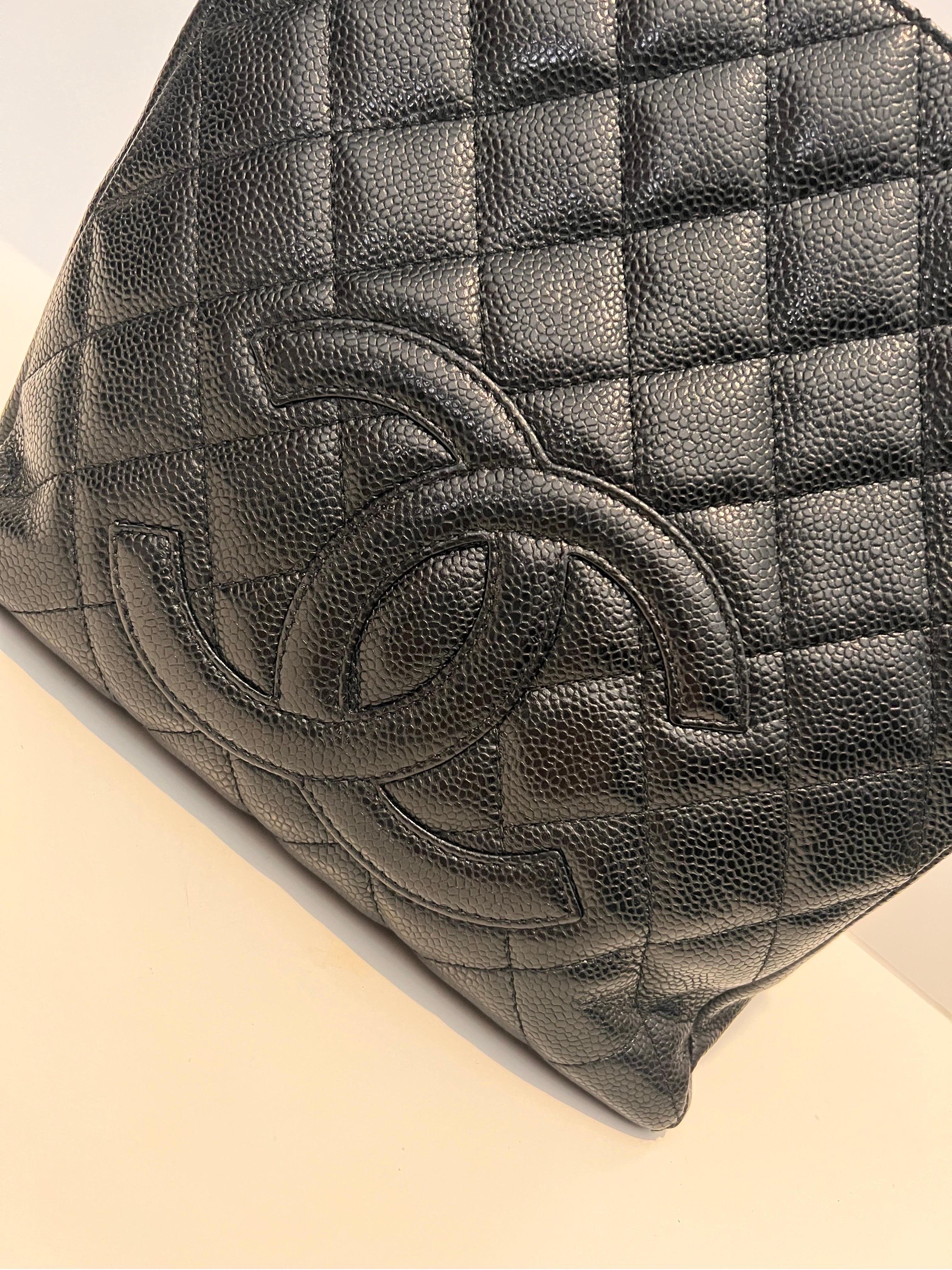 Chanel Schwarze gesteppte Kaviarleder Große Einkaufstasche im Zustand „Gut“ in COLLINGWOOD, AU