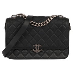 Chanel Schwarzes gestepptes Kaviarleder & schillerndes Kalbsleder Daily Carry Messenger