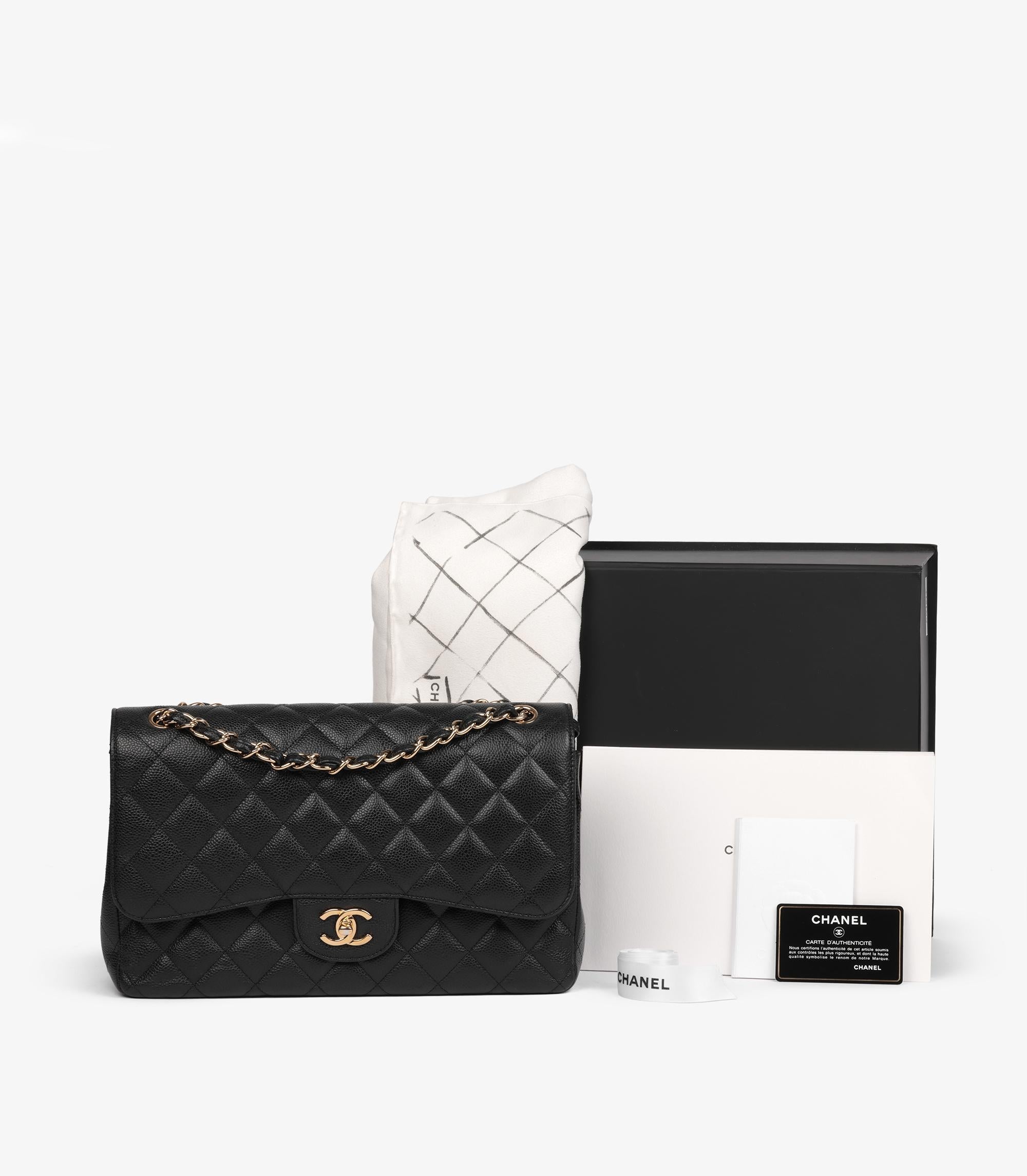 Chanel  Sac classique à double rabat en cuir caviar matelassé noir en vente 6