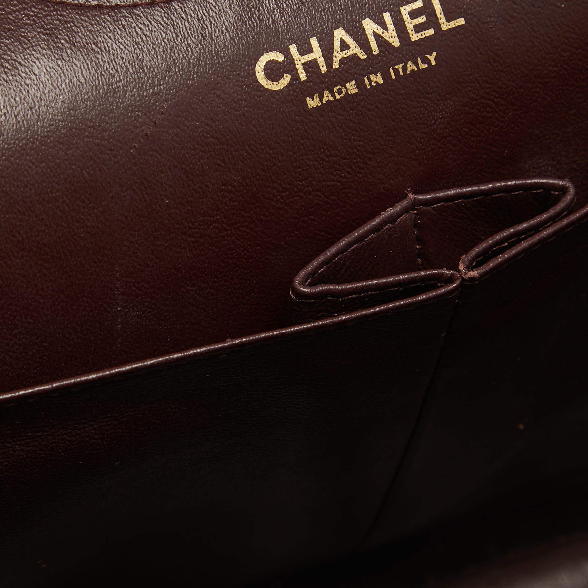 Chanel Schwarze gesteppte Jumbo Classic Double Flap Tasche aus Leder in Kaviar im Angebot 9