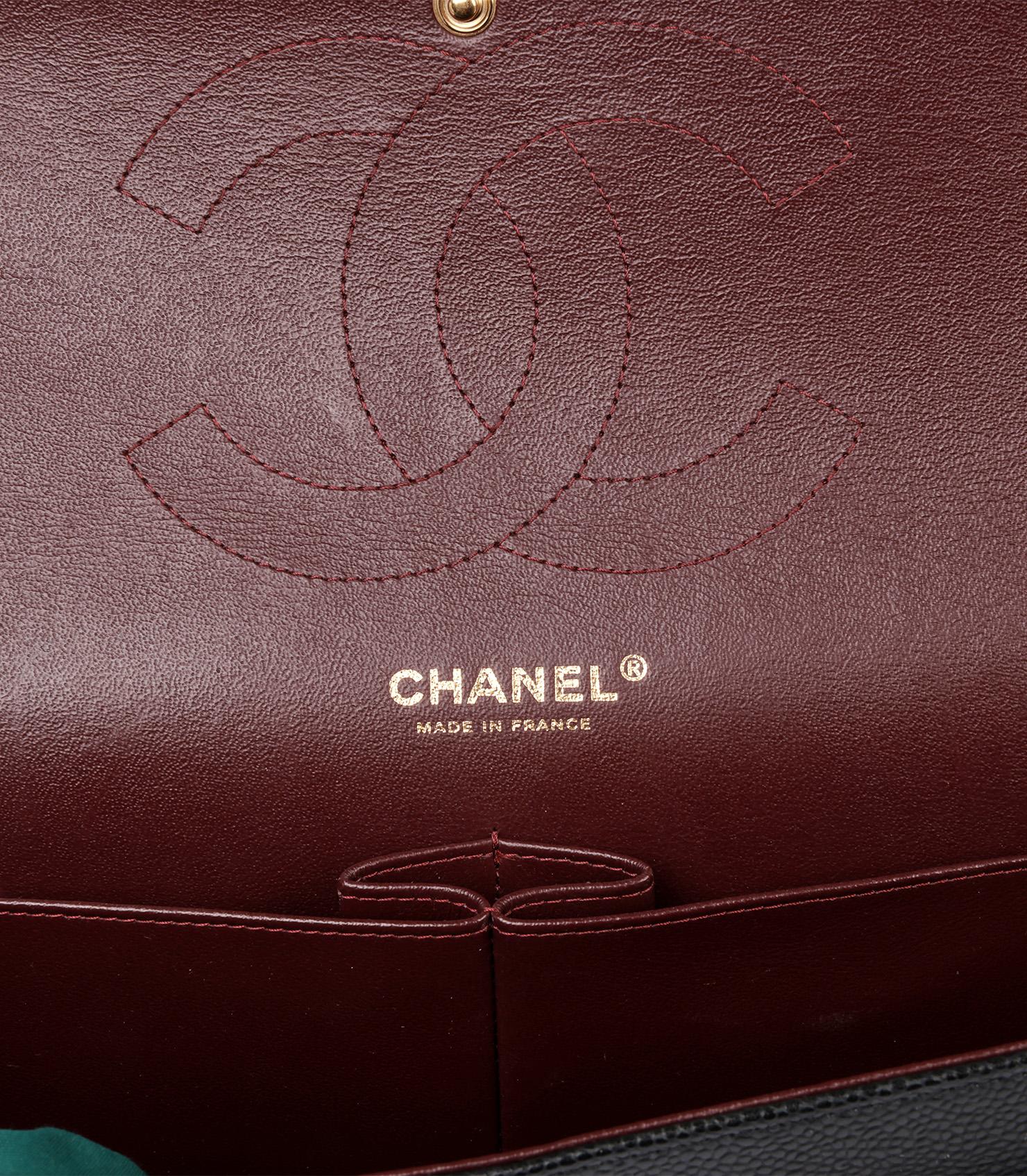 Chanel - Sac à double rabat classique Jumbo en cuir texturé noir matelassé en vente 2