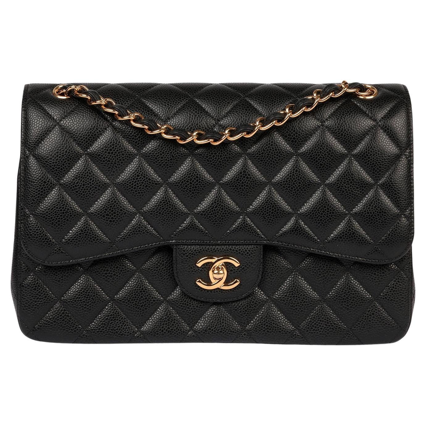 Chanel - Sac à double rabat classique Jumbo en cuir texturé noir matelassé en vente