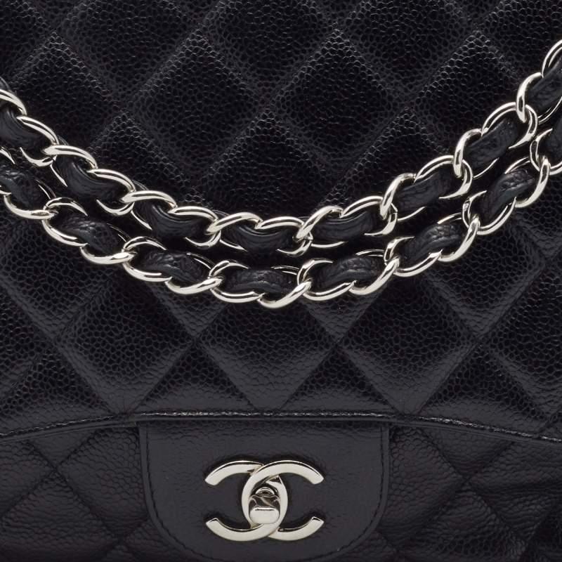 Chanel - Sac à rabat simple classique Jumbo en cuir texturé noir matelassé en vente 6