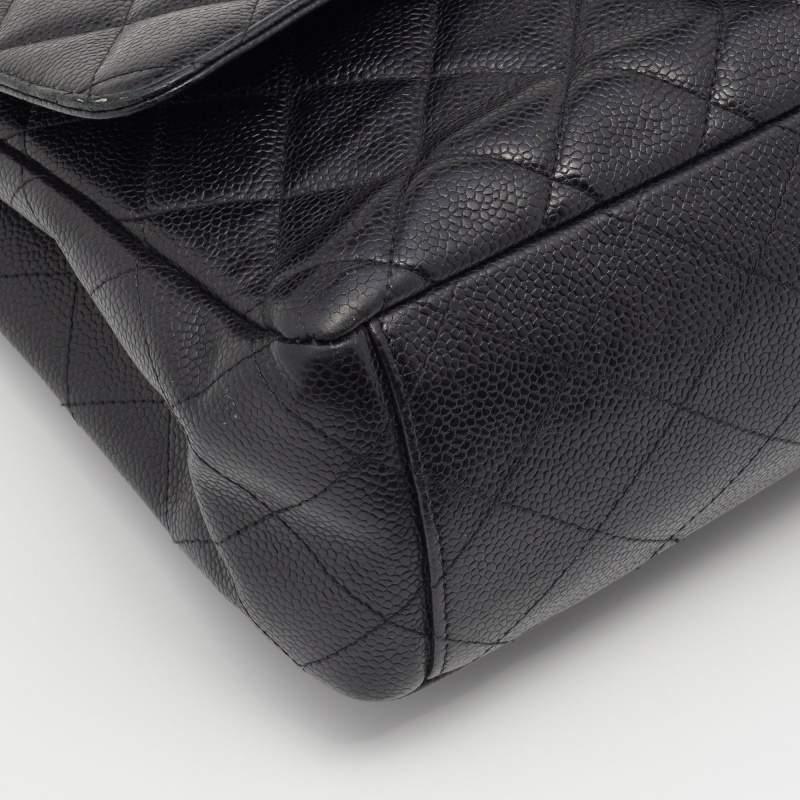 Chanel - Sac à rabat simple classique Jumbo en cuir texturé noir matelassé en vente 2