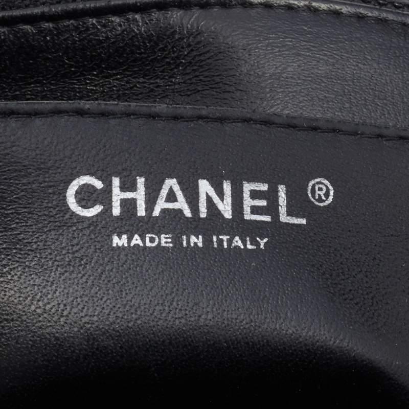 Chanel - Sac à rabat simple classique Jumbo en cuir texturé noir matelassé en vente 4