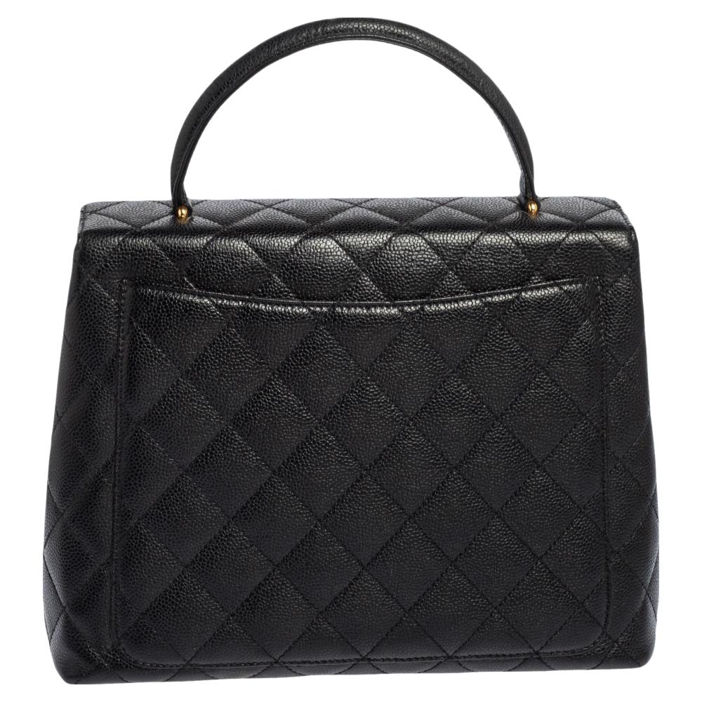 This quilted Chanel vintage Kelly bag in black is a fine piece that will never go out of style. The bag is made from quilted leather and the front flap features the interlocking CC lock. With a top handle and a spacious leather interior, this