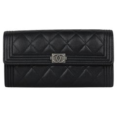 Chanel Schwarze gesteppte Kaviarleder Große Boy Gusset-Brieftasche mit Klappe