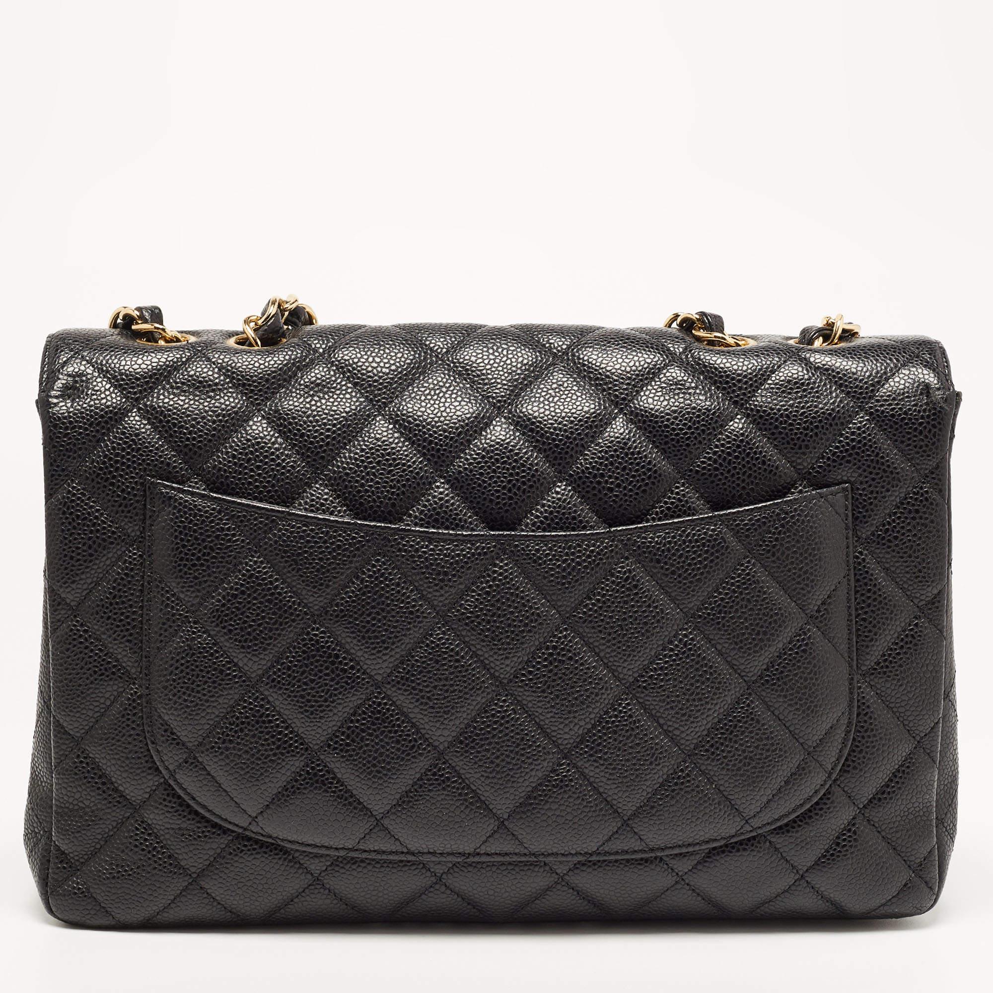 Exquisitely crafted from Caviar leather in their quilt design, this Classic Double Flap has the iconic CC turn-lock on the flap. The piece has gold-tone hardware, and a lovely chain link just so you can easily parade it.

