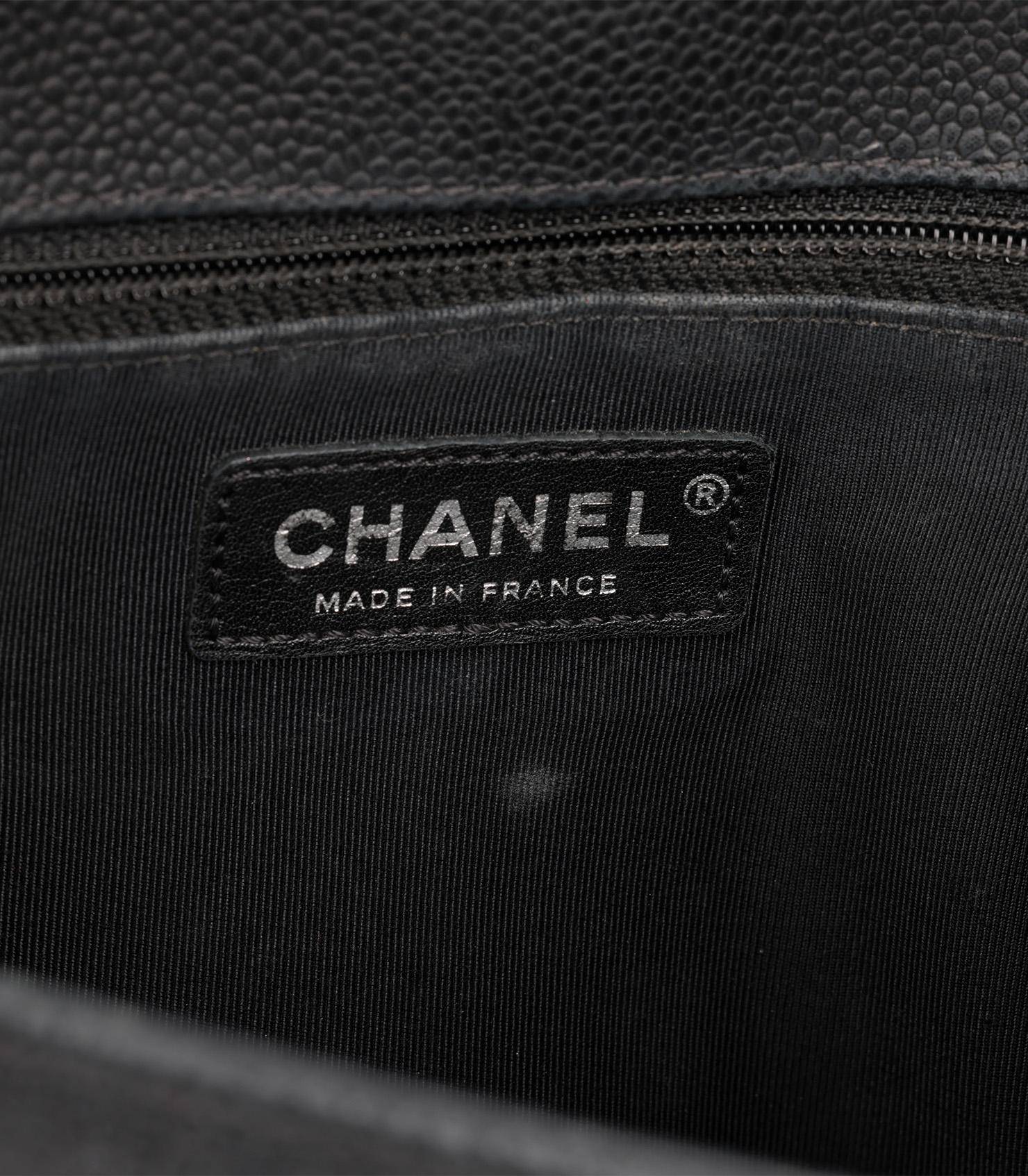 Chanel Black Quilted Caviar Leather Large Le Boy Bag in vendita 5