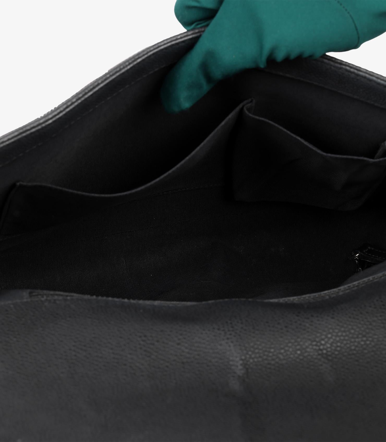 Chanel Schwarze große Le Boy Tasche aus gestepptem Kaviarleder in Schwarz im Angebot 7