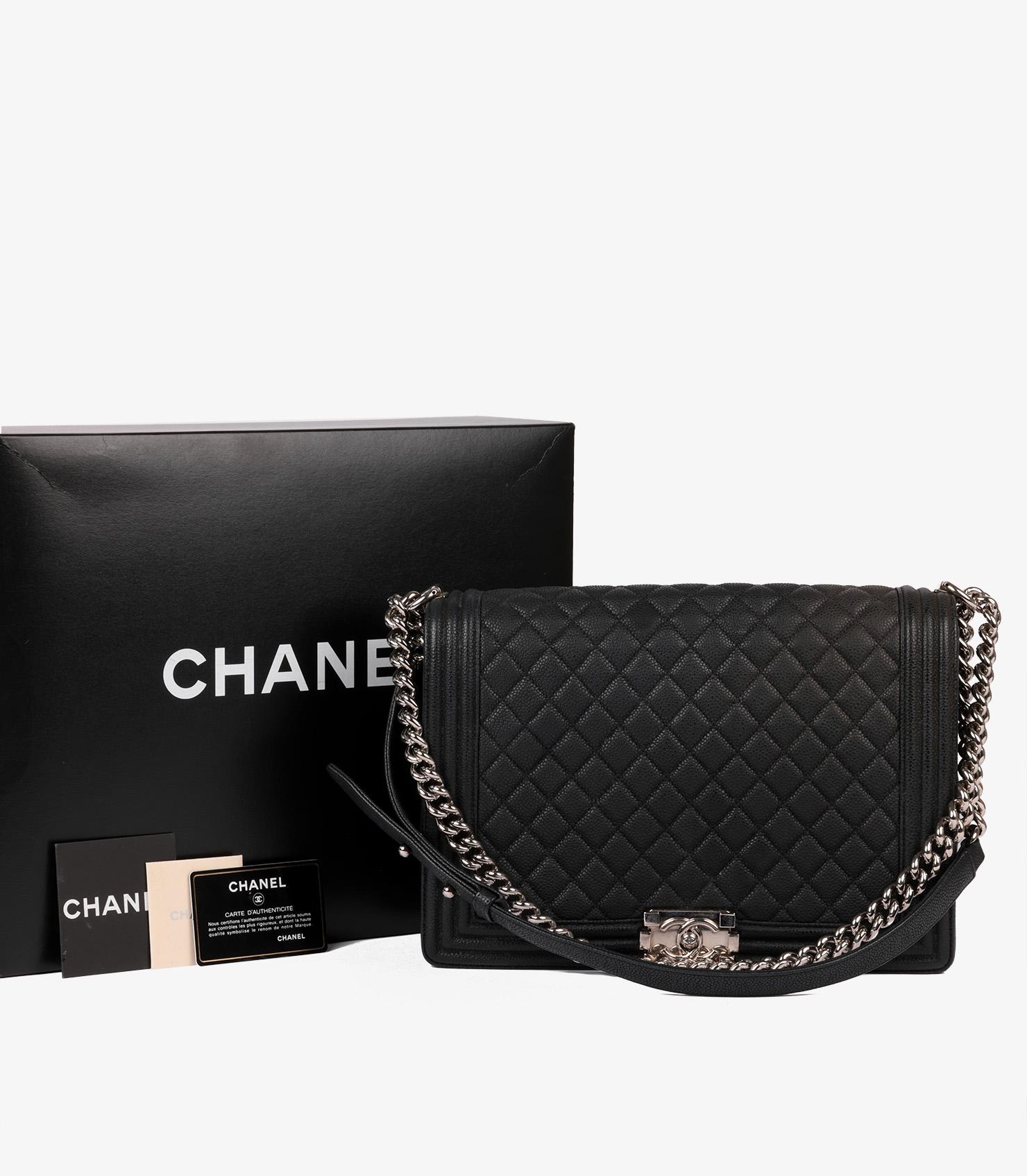 Chanel Schwarze große Le Boy Tasche aus gestepptem Kaviarleder in Schwarz im Angebot 8