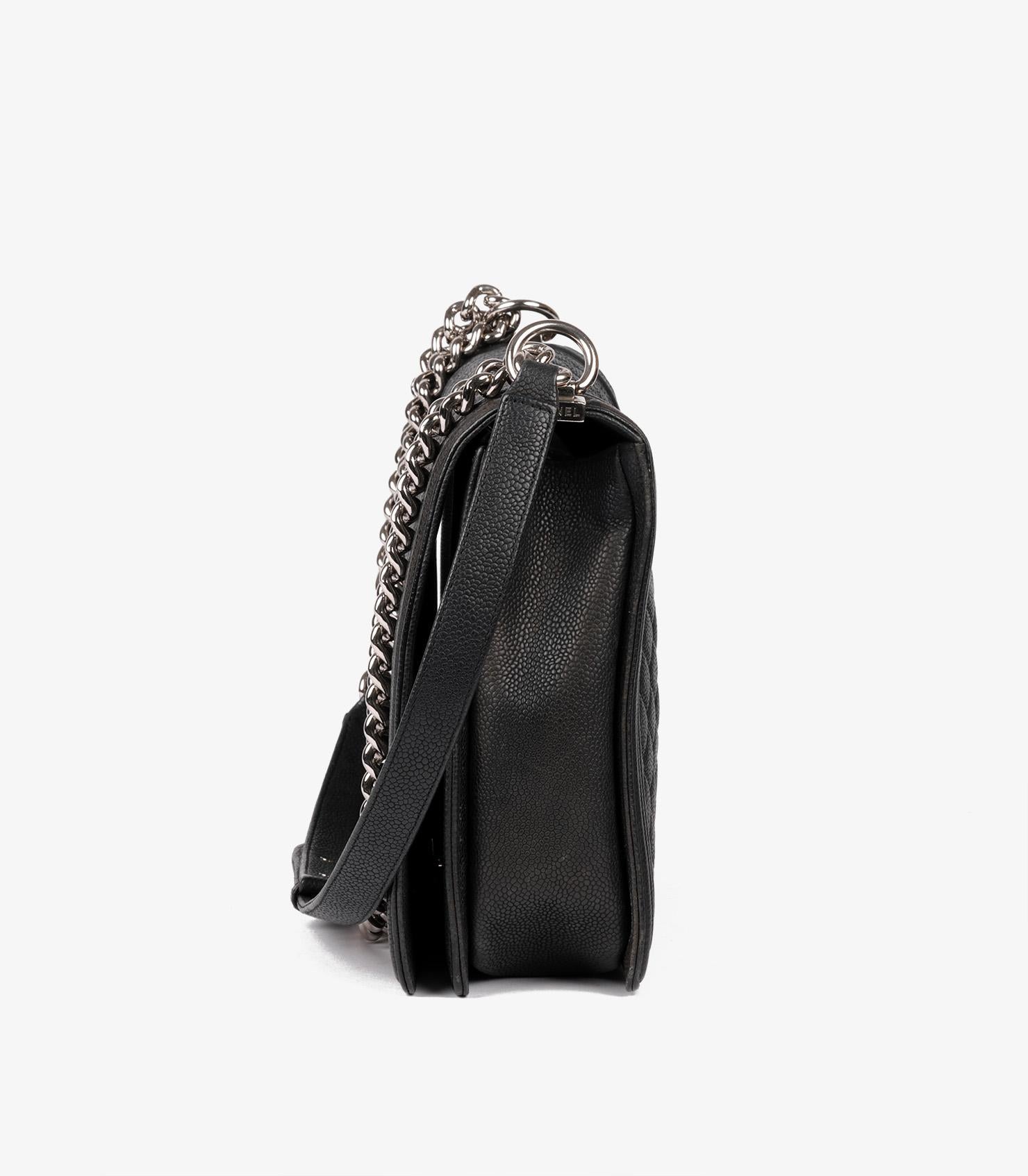 Chanel Schwarze große Le Boy Tasche aus gestepptem Kaviarleder in Schwarz im Zustand „Hervorragend“ im Angebot in Bishop's Stortford, Hertfordshire