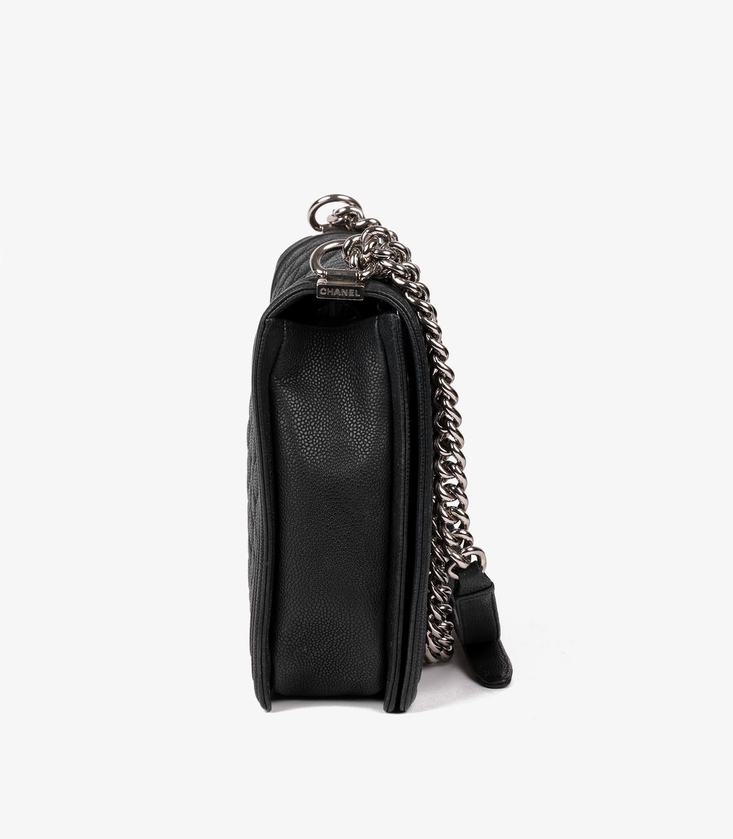 Chanel Schwarze große Le Boy Tasche aus gestepptem Kaviarleder in Schwarz Damen im Angebot