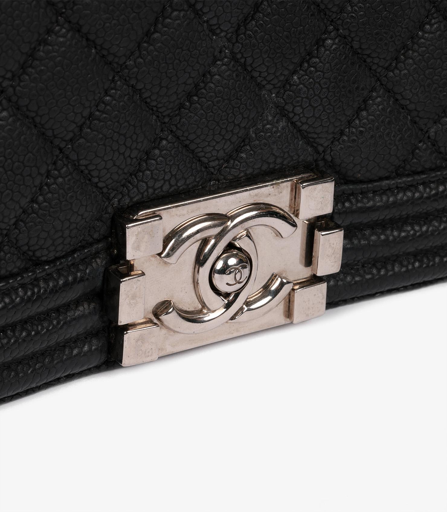 Chanel Schwarze große Le Boy Tasche aus gestepptem Kaviarleder in Schwarz im Angebot 3
