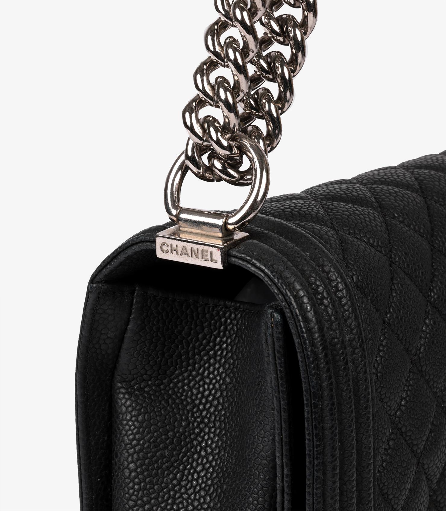 Chanel Schwarze große Le Boy Tasche aus gestepptem Kaviarleder in Schwarz im Angebot 4