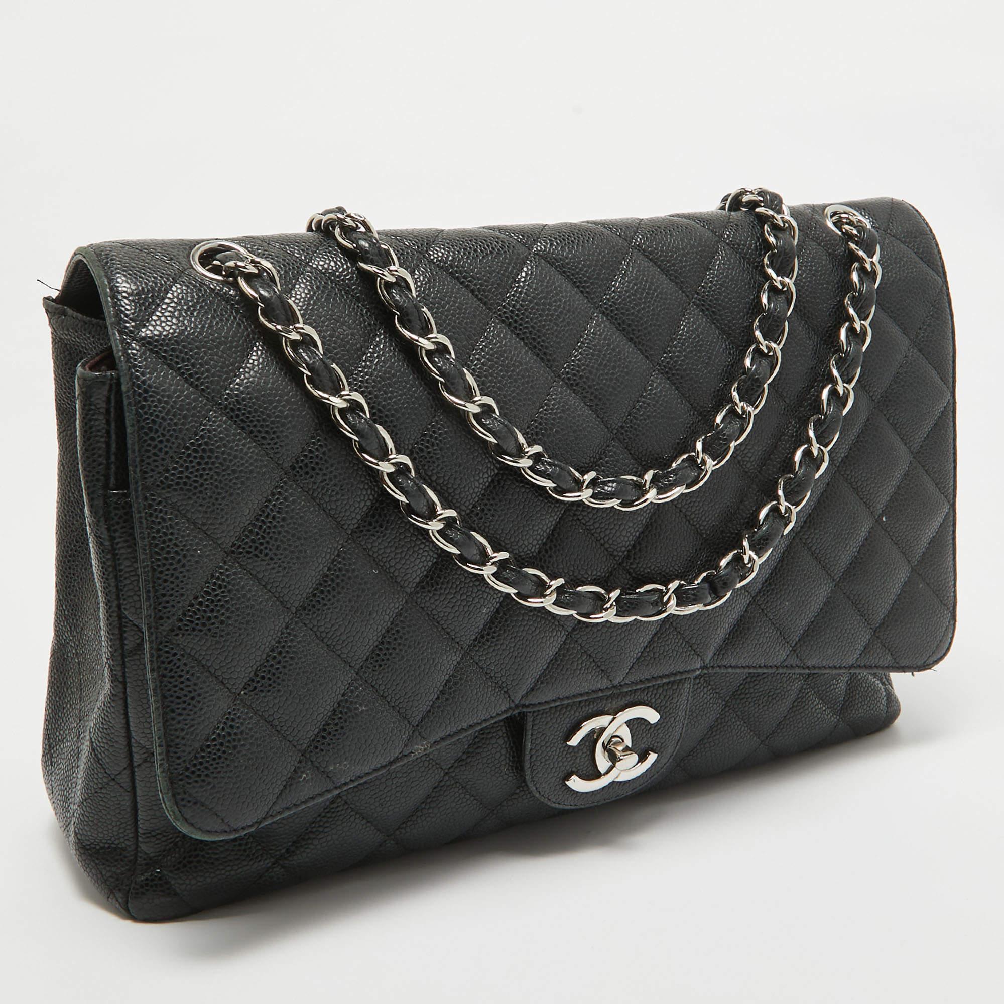 Chanel Black Quilted Caviar Leather Maxi Classic Double Flap Bag In Fair Condition For Sale In Dubai, Al Qouz 2
