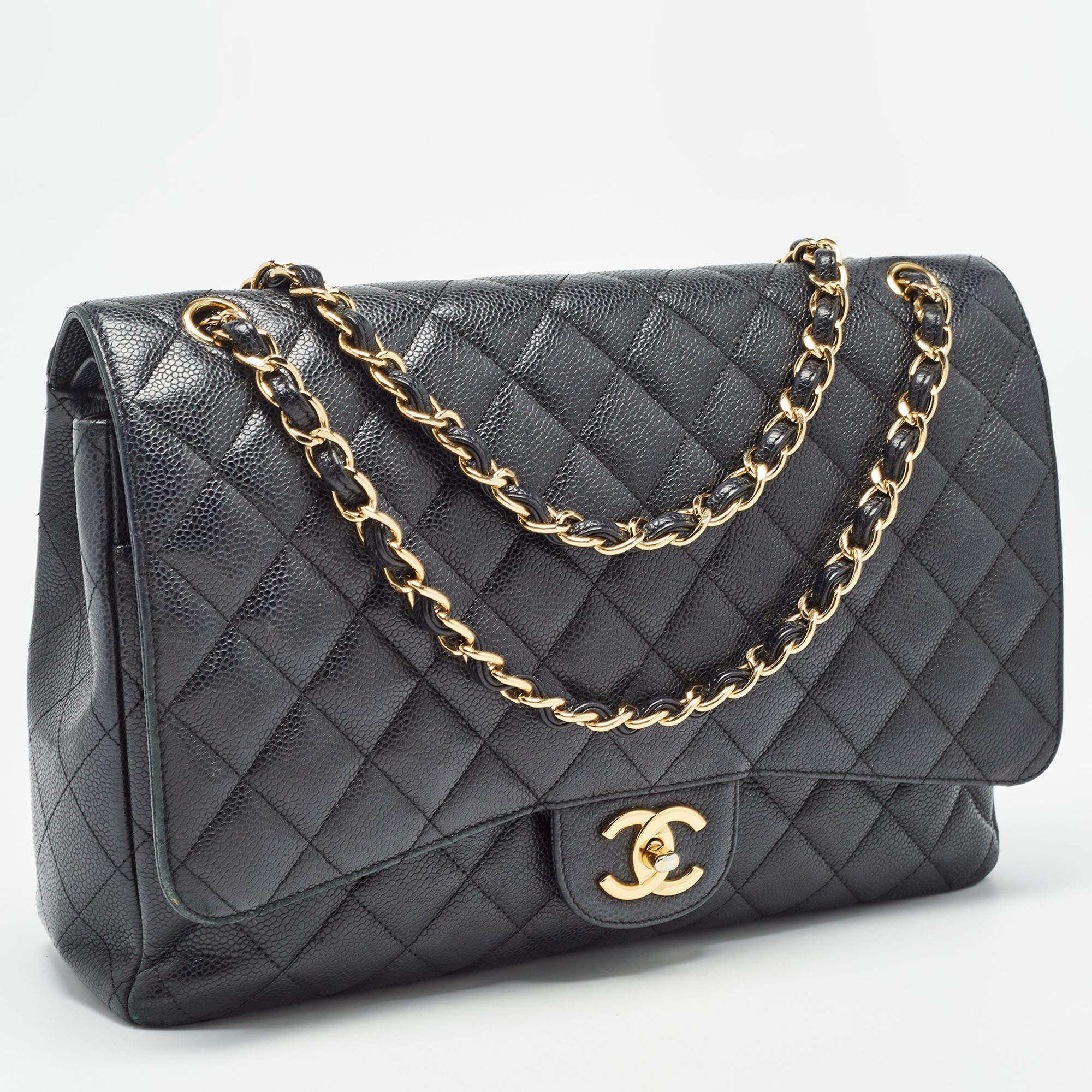 Bolso Chanel Negro Acolchado Caviar Piel Maxi Classic Doble Solapa en Bastante bueno Estado en Dubai, Al Qouz 2