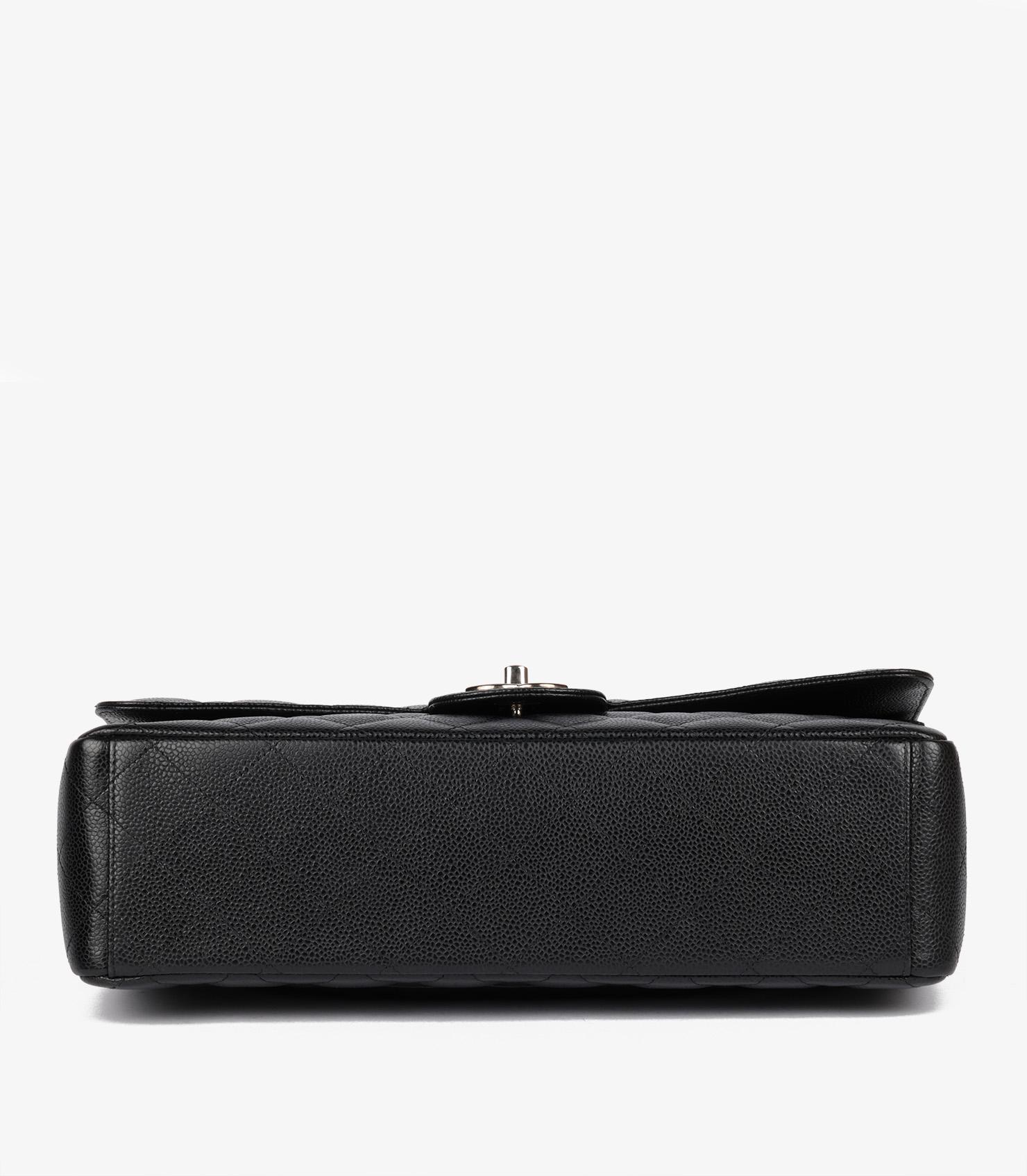 Chanel Schwarze Maxi Classic Double Flap Tasche aus gestepptem Leder in Kaviar im Angebot 2