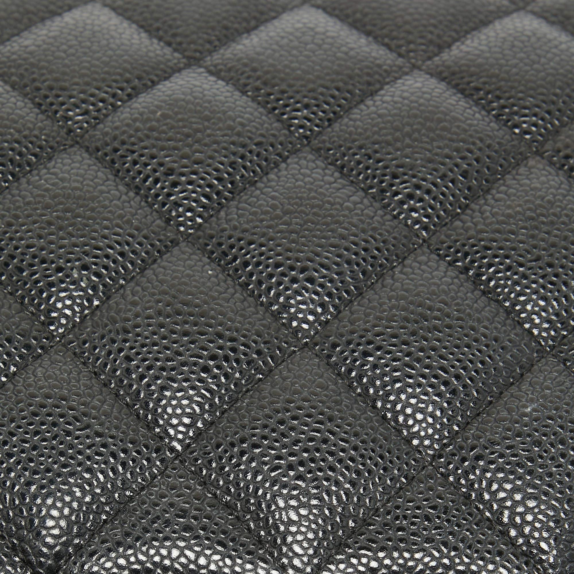 Chanel Black Quilted Caviar Leather Maxi Classic Double Flap Bag For Sale 3