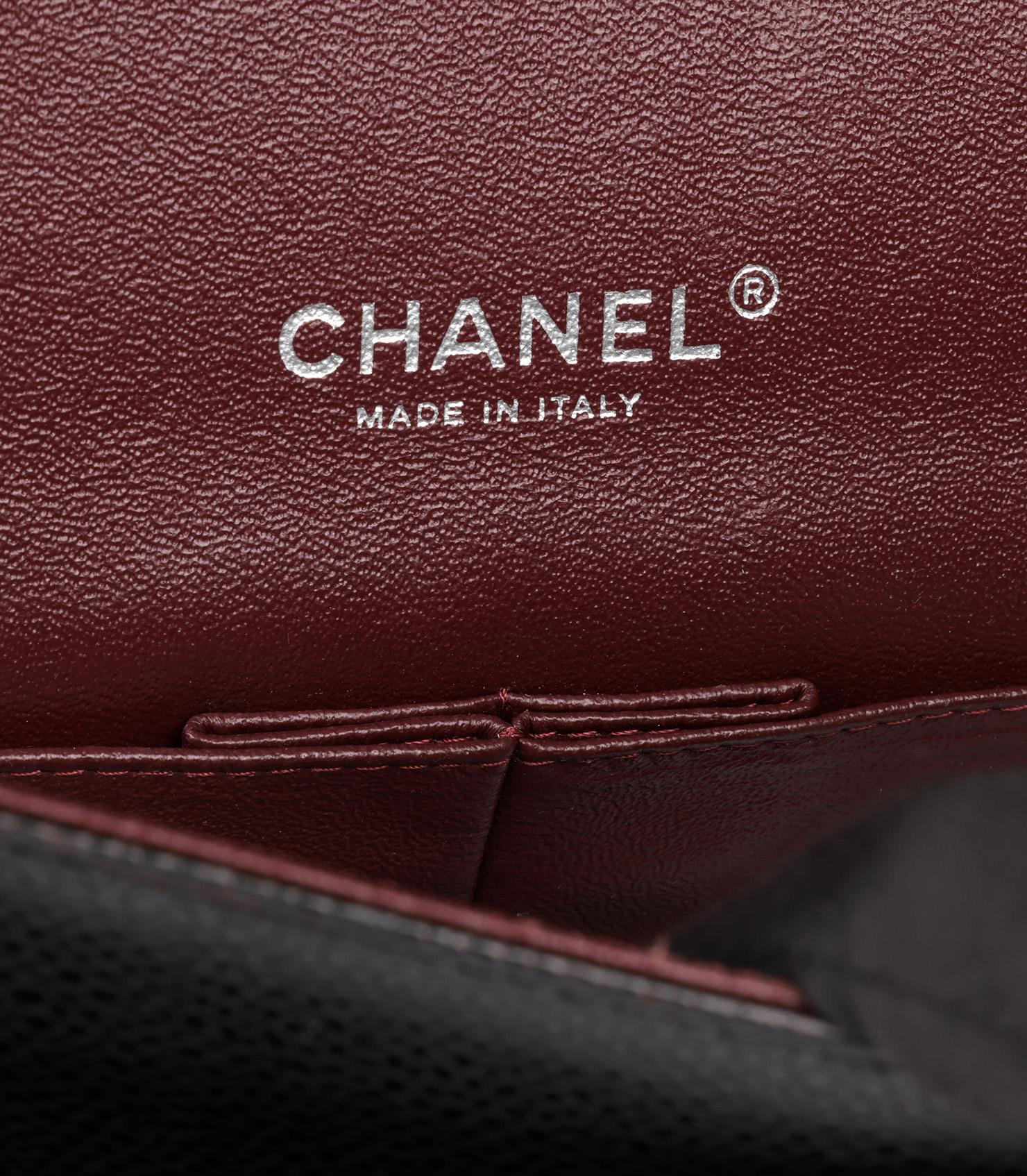Chanel Schwarze Maxi Classic Double Flap Tasche aus gestepptem Leder in Kaviar im Angebot 3