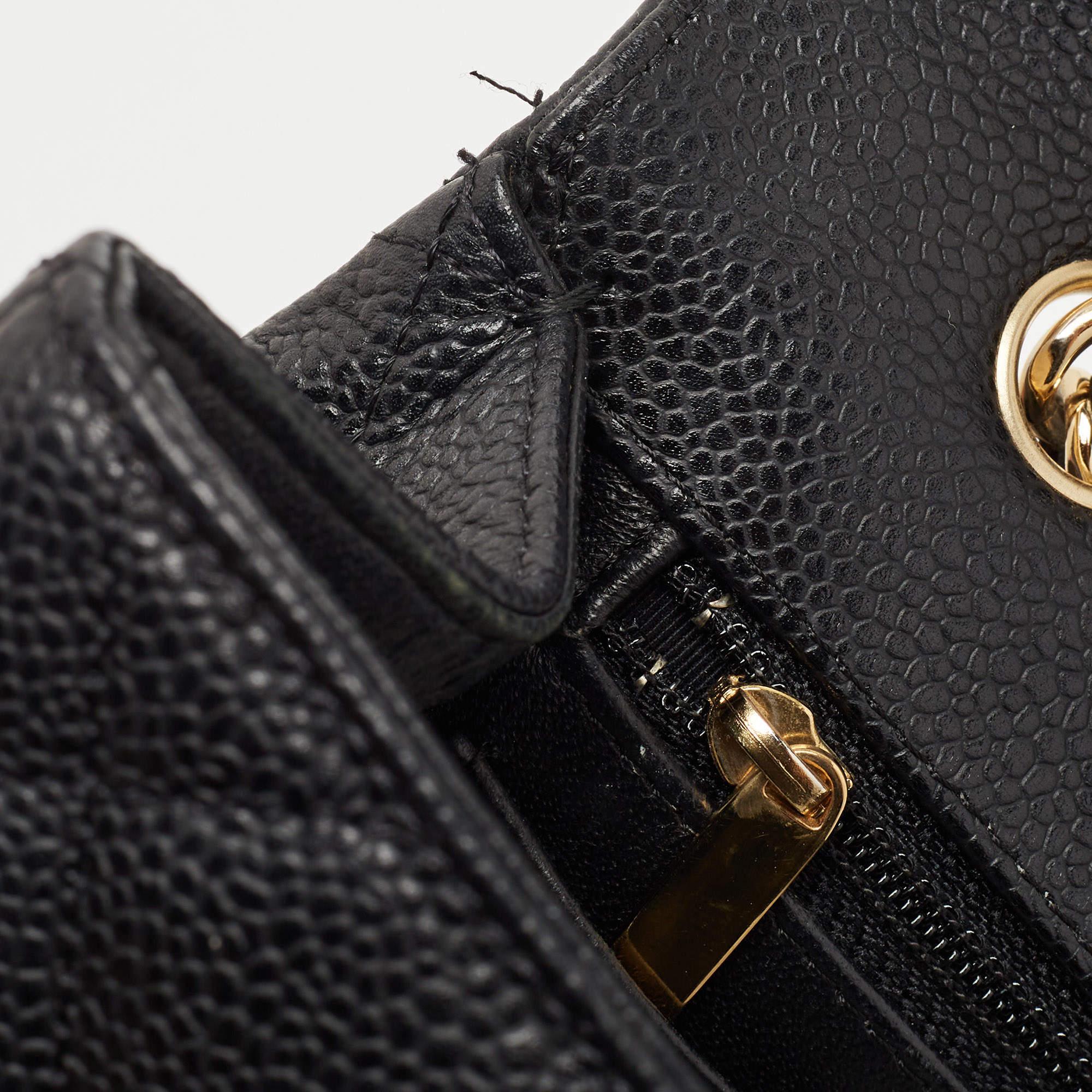 Chanel Black Quilted Caviar Leather Maxi Classic Single Flap Bag In Good Condition In Dubai, Al Qouz 2