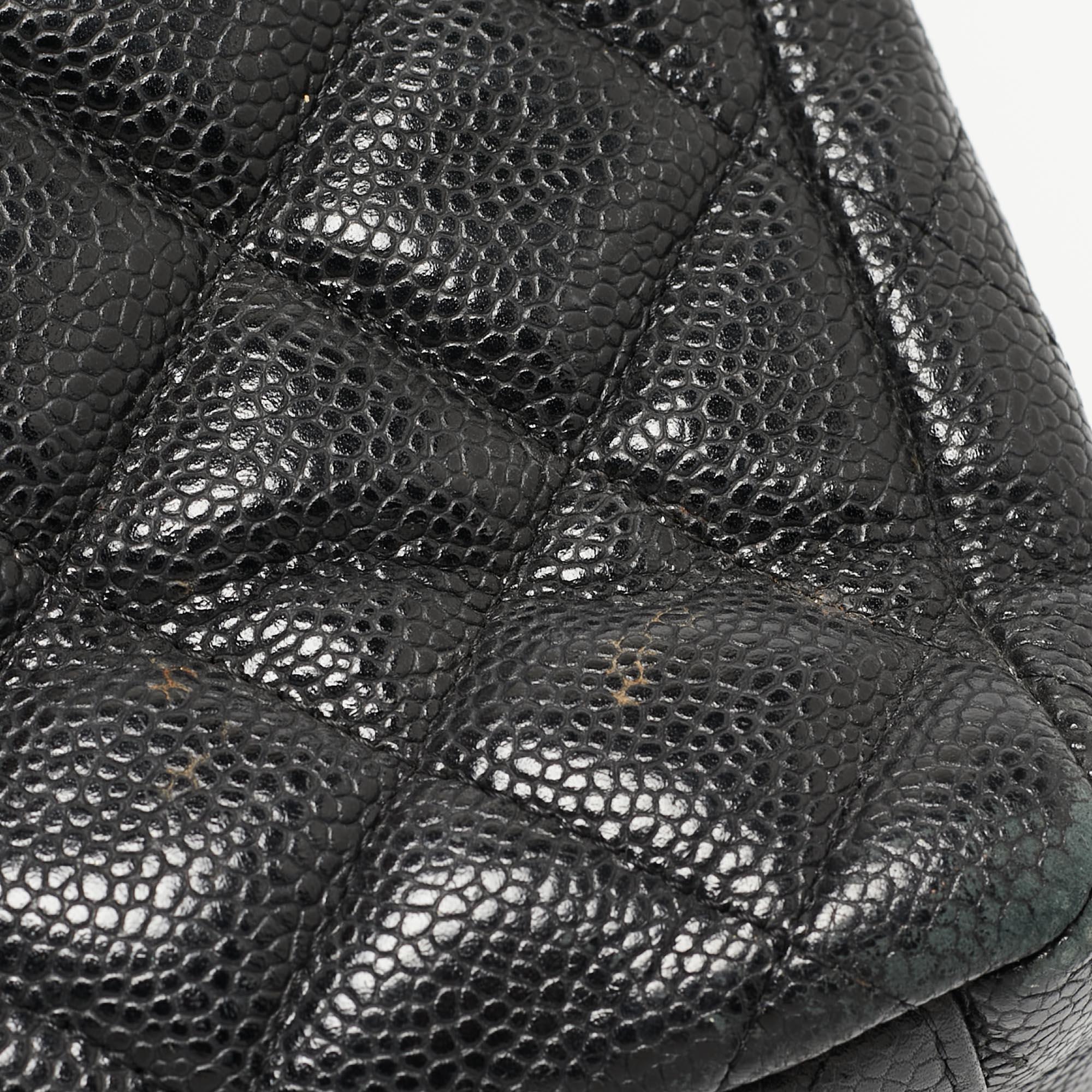 Chanel Black Quilted Caviar Leather Maxi Classic Single Flap Bag In Fair Condition For Sale In Dubai, Al Qouz 2