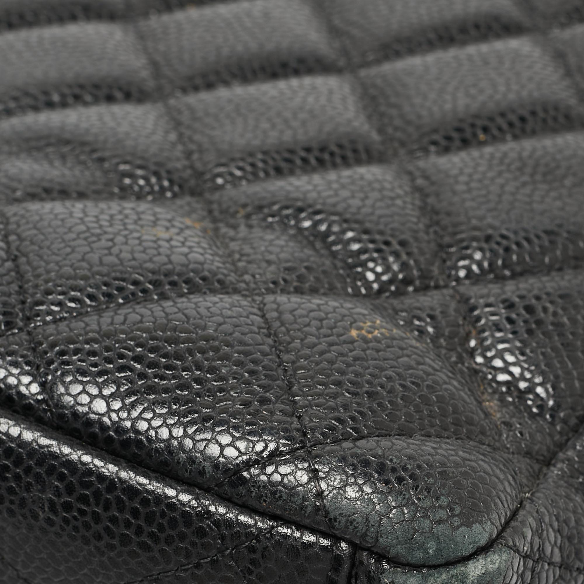 Women's Chanel Black Quilted Caviar Leather Maxi Classic Single Flap Bag For Sale