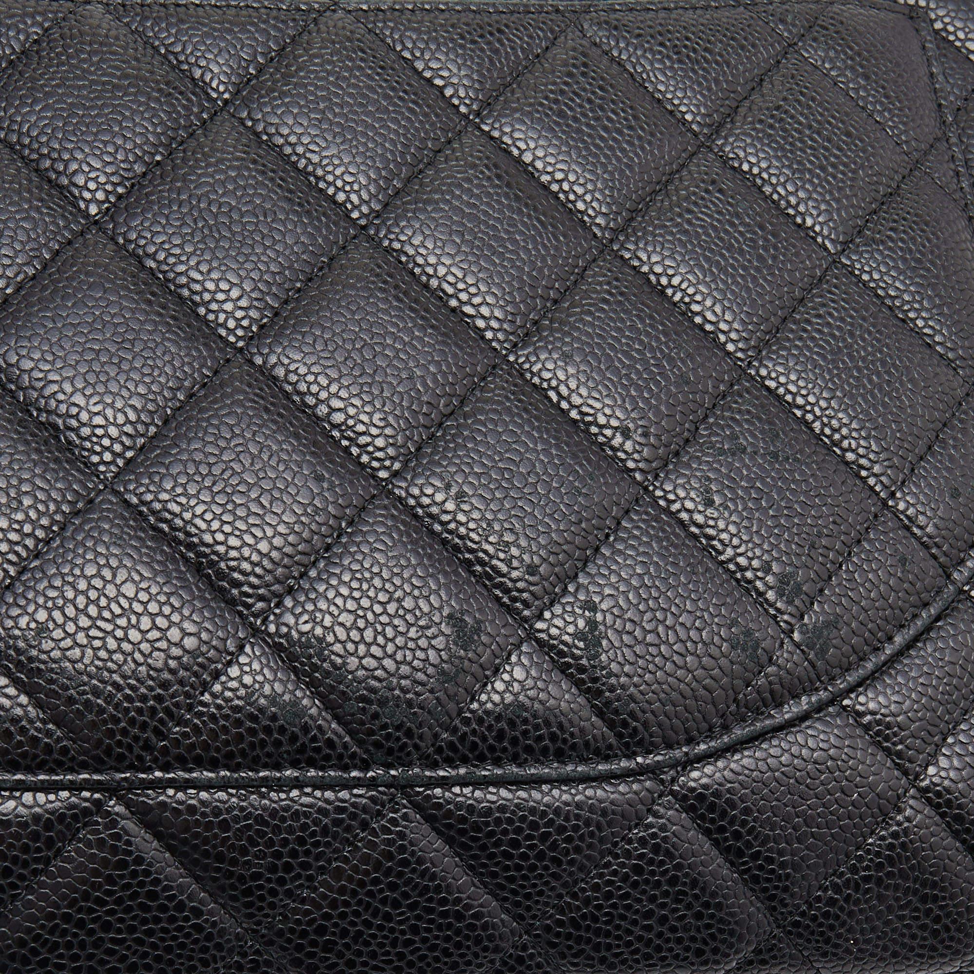 Chanel Black Quilted Caviar Leather Maxi Classic Single Flap Bag For Sale 3