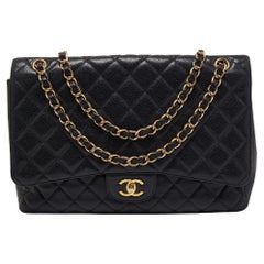 Chanel Schwarze klassische Maxi-Tasche aus gestepptem Kaviarleder mit einer Klappe