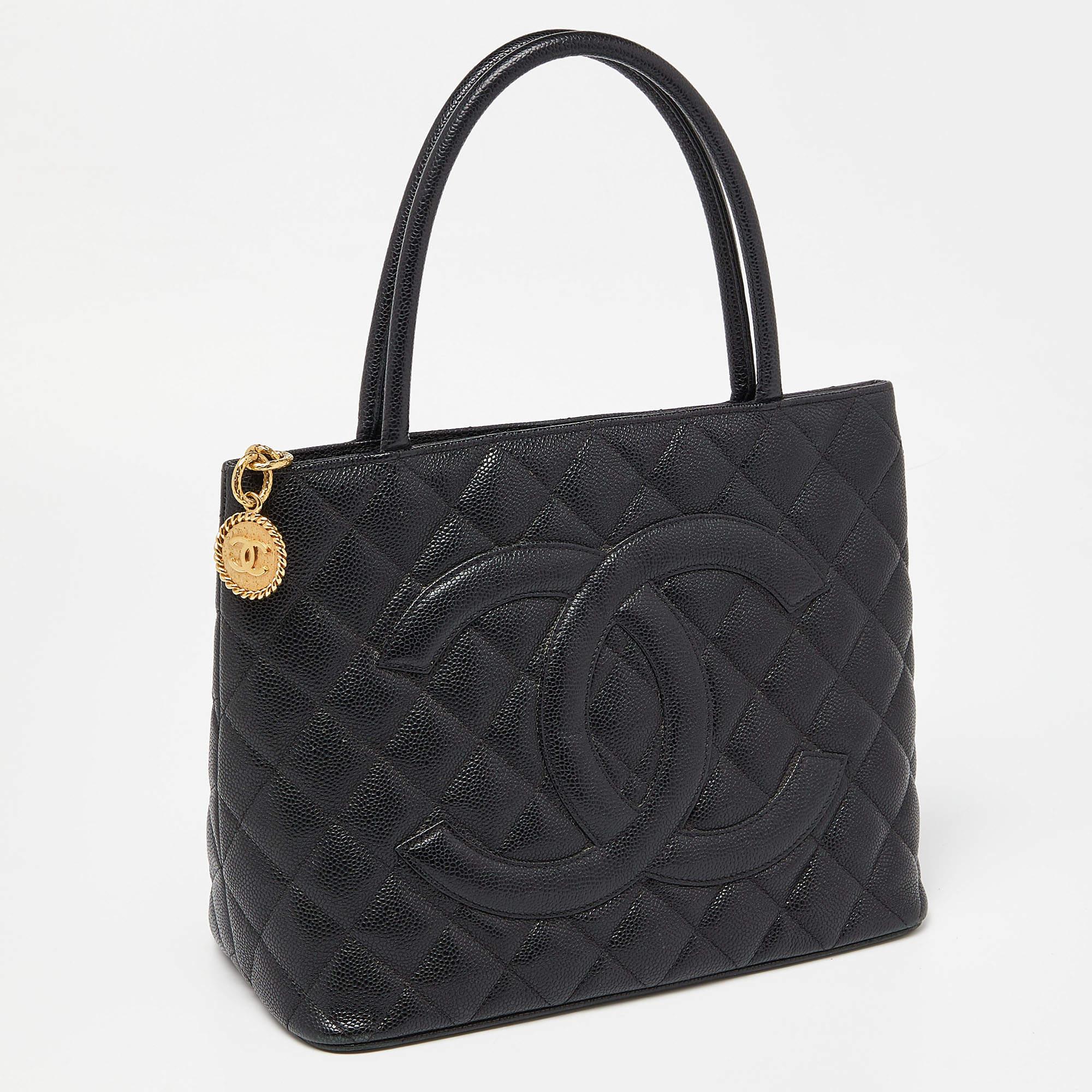 Chanel Black Quilted Caviar Leather Medallion Bag In Good Condition In Dubai, Al Qouz 2