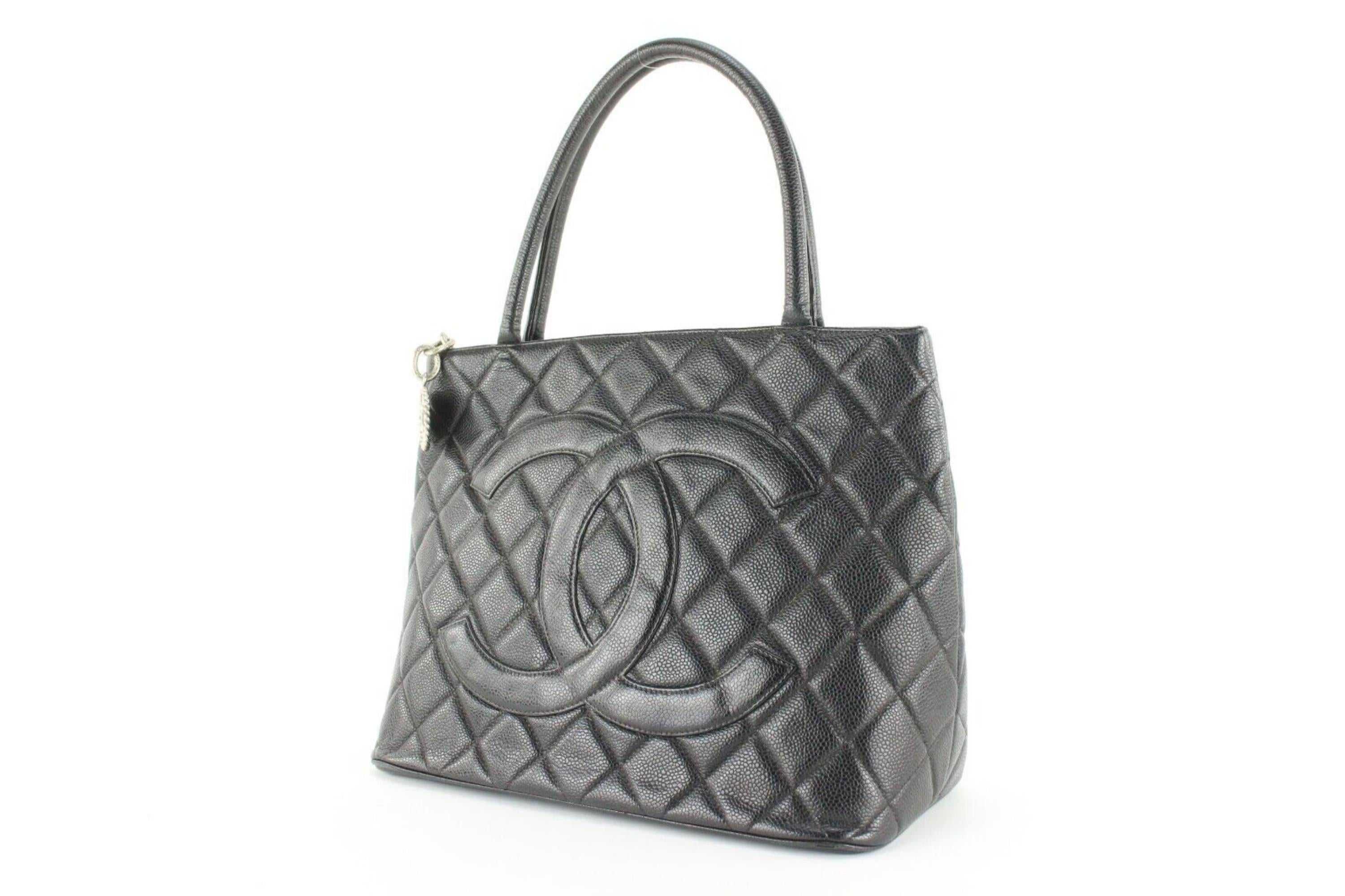 Chanel Black Quilted Caviar Leather Medallion Zip Tote SHW 1CC1101 For Sale 4
