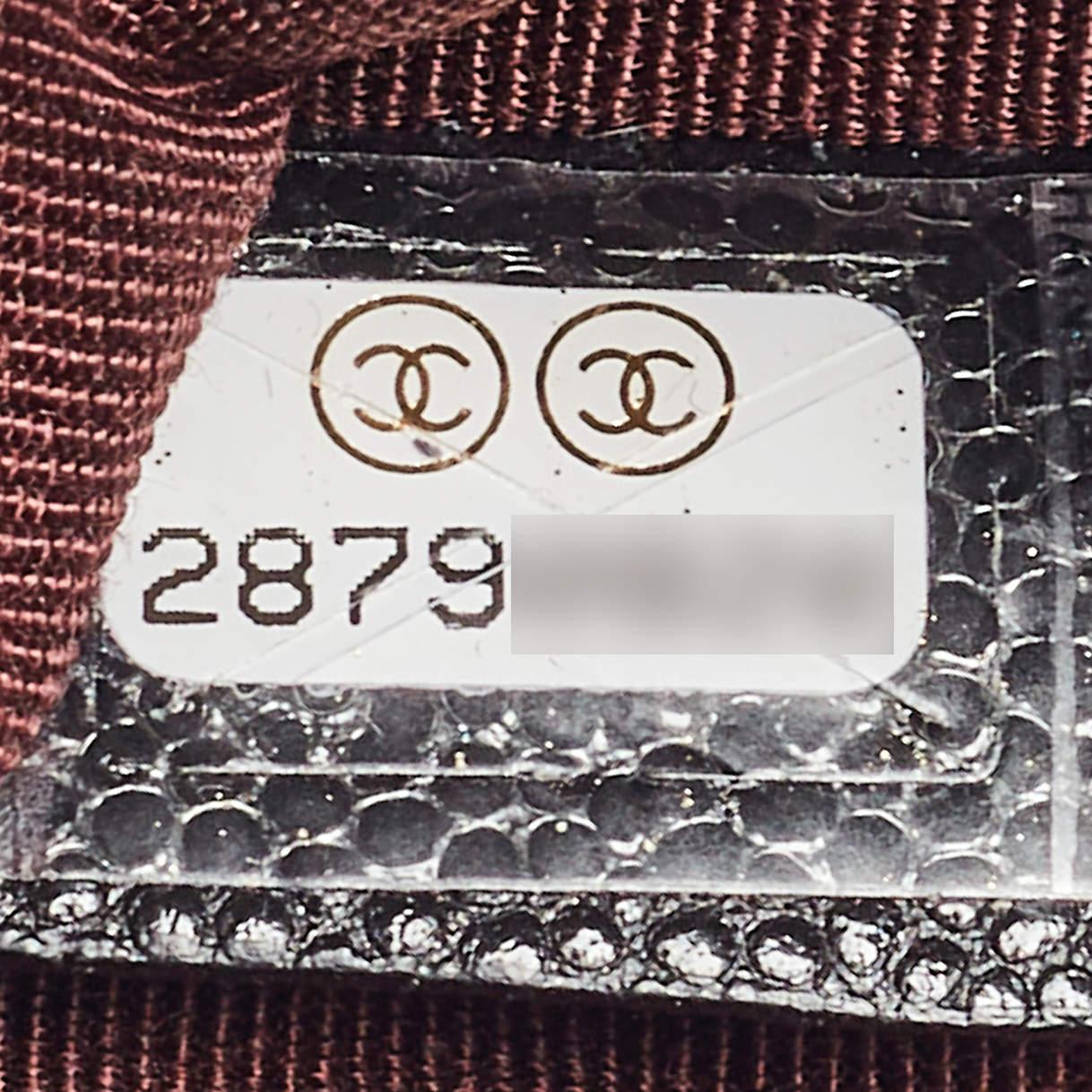 Chanel - Pochette zippée en cuir caviar matelassé - Mini O-Case Pour femmes en vente
